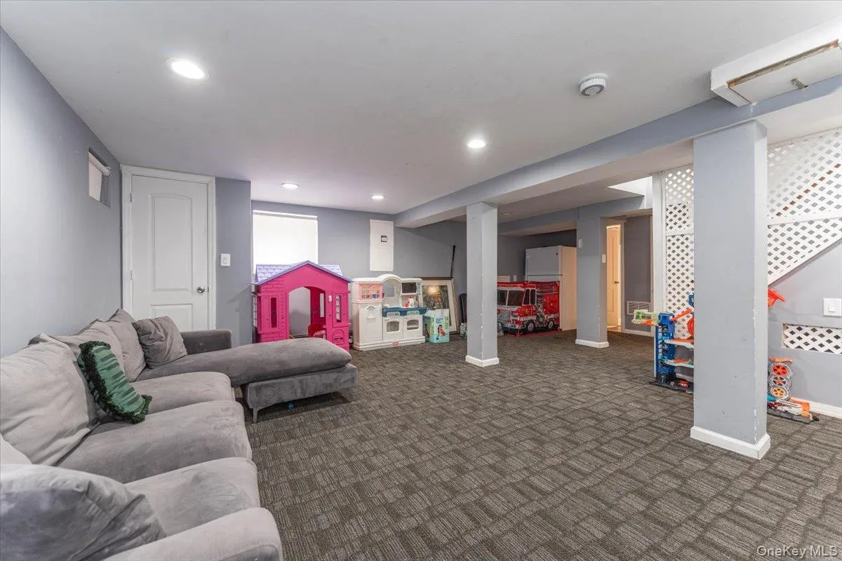 1068 Highland Place, Hempstead, NY, 3 Bedrooms Bedrooms, 9 Rooms Rooms,3 BathroomsBathrooms,Residential,For Rent,Highland,0,1042539 1068 Highland Place, Hempstead, NY, 3 Bedrooms Bedrooms, 9 Rooms Rooms,3 BathroomsBathrooms,Residential,For Rent,Highland,0,1042539