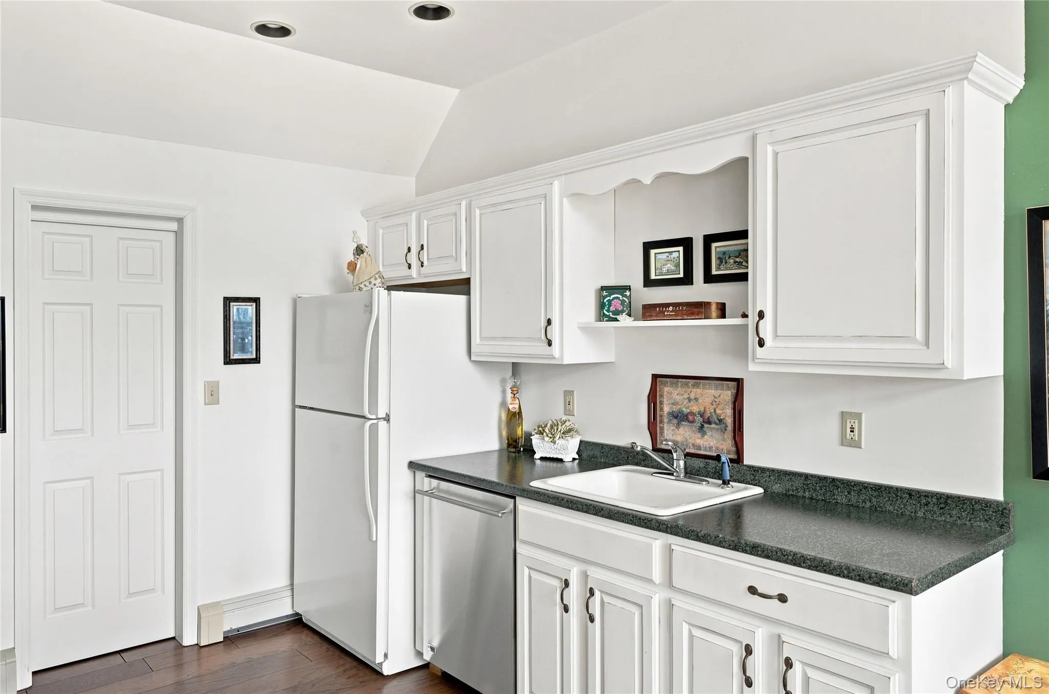 1471 Rt-28A, Hurley, NY, 9 Bedrooms Bedrooms, 16 Rooms Rooms,5 BathroomsBathrooms,Residential,For Rent,Rt-28A,0,1042545 1471 Rt-28A, Hurley, NY, 9 Bedrooms Bedrooms, 16 Rooms Rooms,5 BathroomsBathrooms,Residential,For Rent,Rt-28A,0,1042545