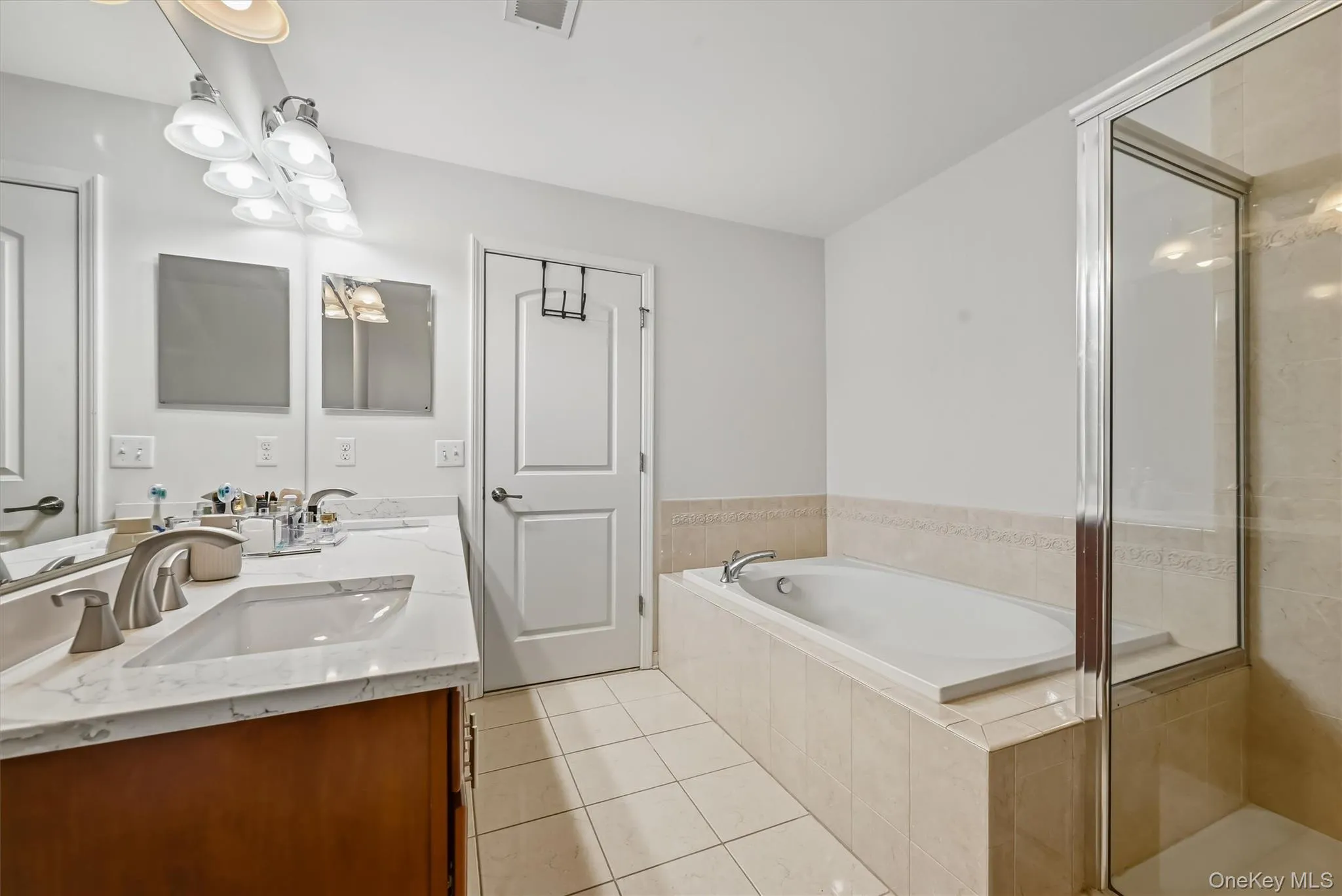 Primary Bathroom with Double Vanity Sink and separate Bathtub & Shower Primary Bathroom with Double Vanity Sink and separate Bathtub & Shower