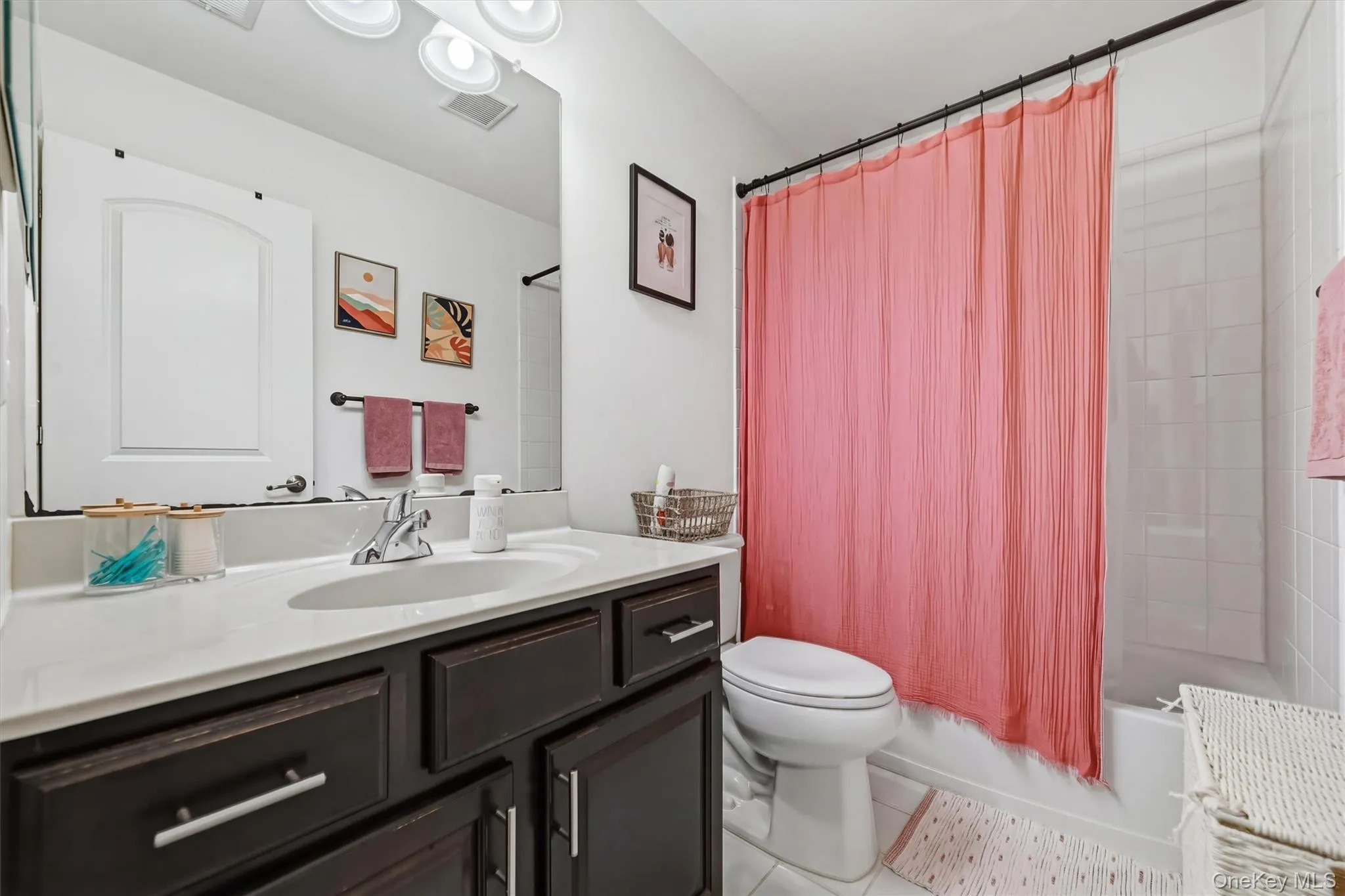 Full Bathroom on this level Full Bathroom on this level