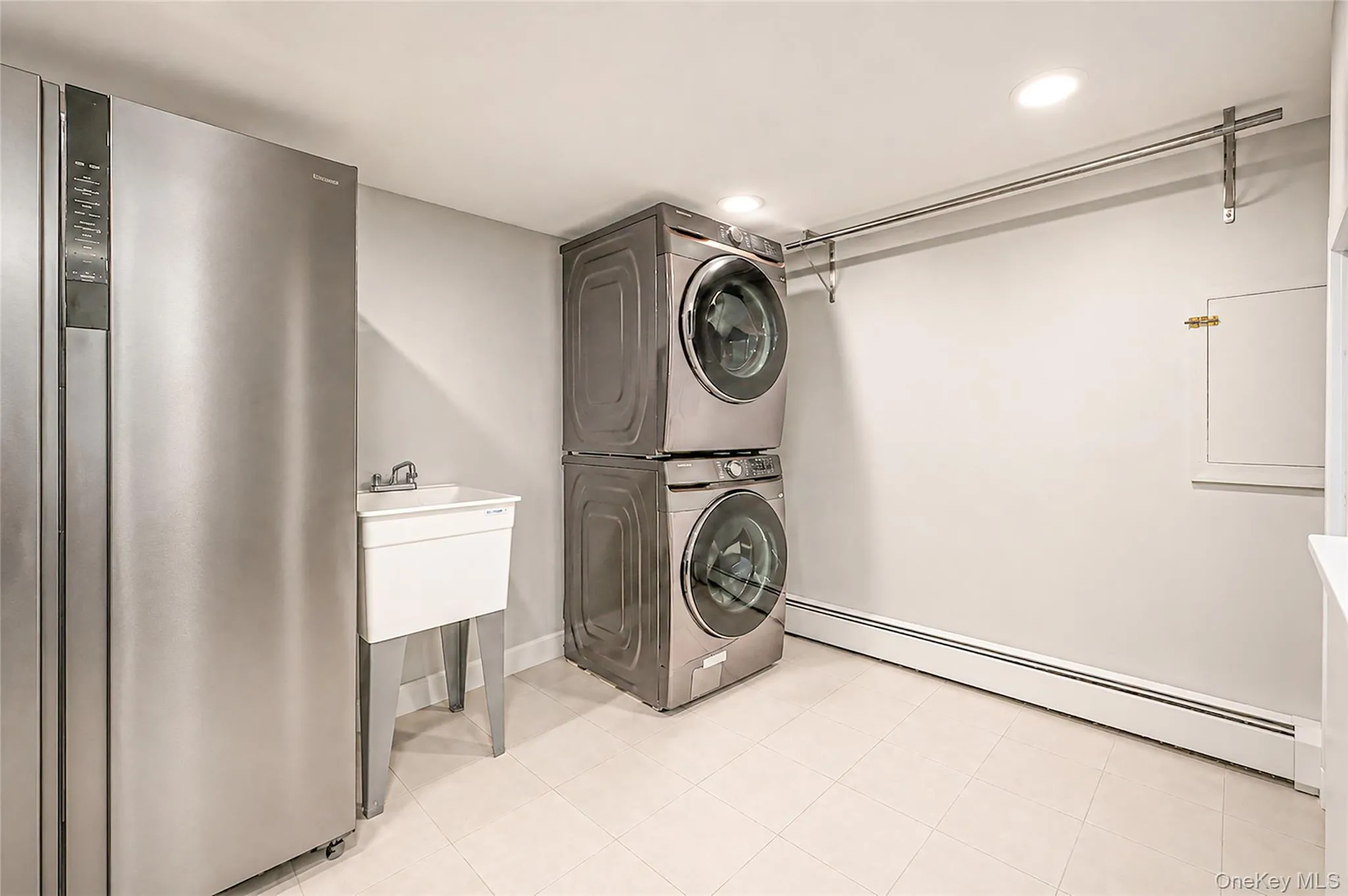 25 Kellogg Place, Huntington, NY, 5 Bedrooms Bedrooms, 9 Rooms Rooms,2 BathroomsBathrooms,Residential,For Rent,Kellogg,0,1042558 25 Kellogg Place, Huntington, NY, 5 Bedrooms Bedrooms, 9 Rooms Rooms,2 BathroomsBathrooms,Residential,For Rent,Kellogg,0,1042558