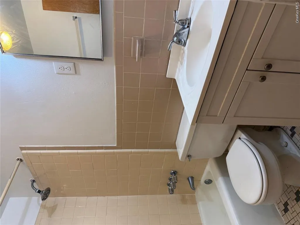 14 Grant Street, Eastchester, NY, 2 Room Rooms,1 BathroomBathrooms,Residential Lease,For Rent,Grant,0,1042560 14 Grant Street, Eastchester, NY, 2 Room Rooms,1 BathroomBathrooms,Residential Lease,For Rent,Grant,0,1042560