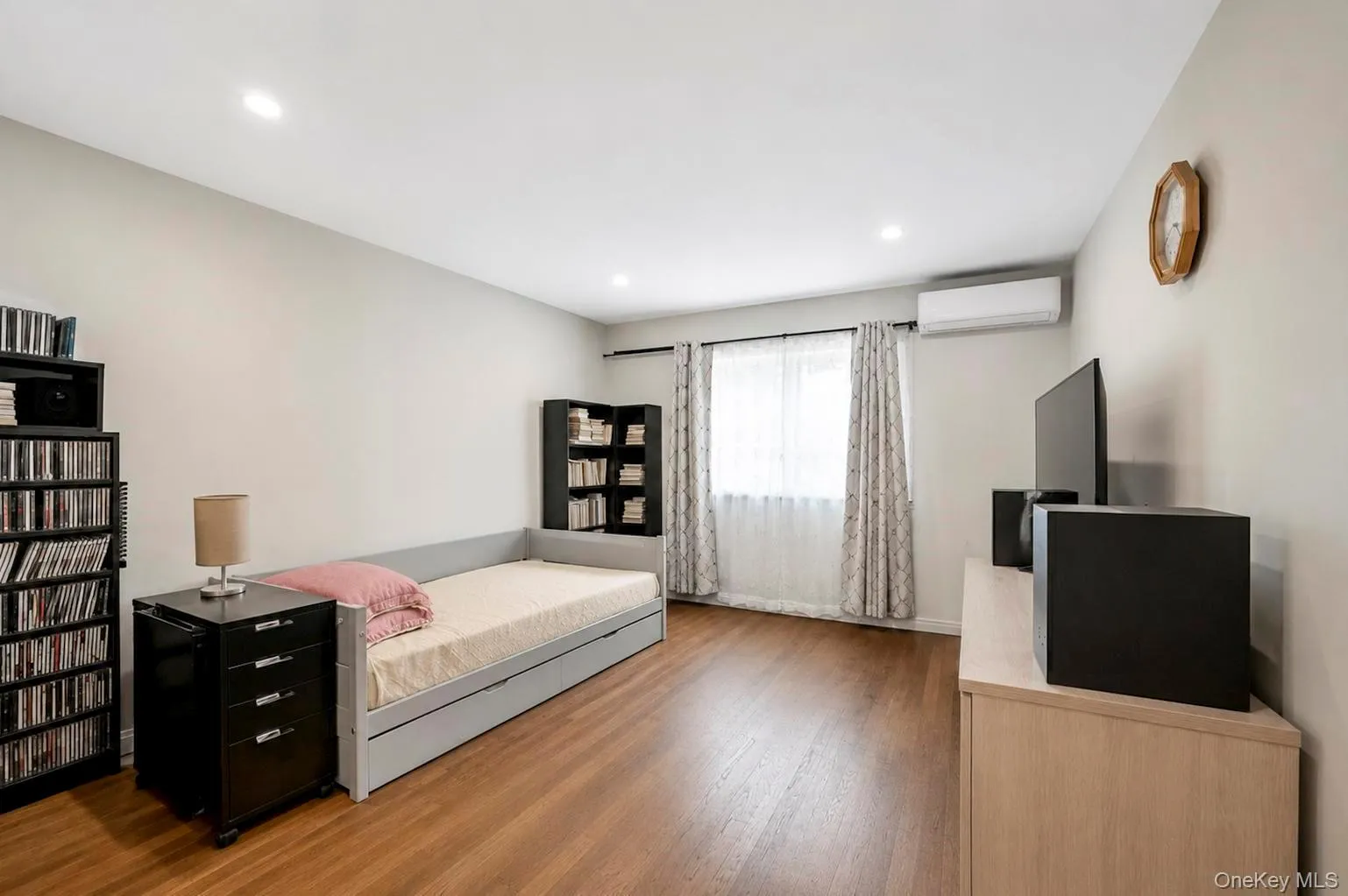 9203 241st Street, New York, NY, 2 Bedrooms Bedrooms, 4 Rooms Rooms,1 BathroomBathrooms,Residential Lease,For Rent,241st,0,1042575 9203 241st Street, New York, NY, 2 Bedrooms Bedrooms, 4 Rooms Rooms,1 BathroomBathrooms,Residential Lease,For Rent,241st,0,1042575