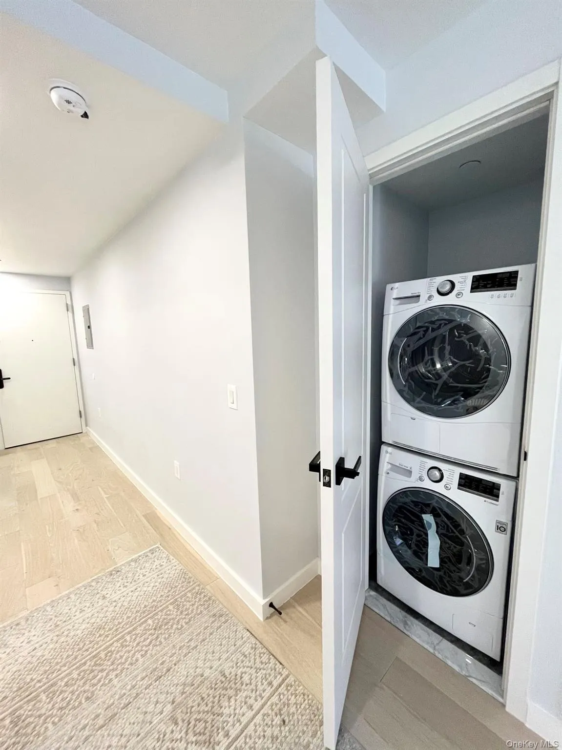 37-32 89th Street, New York, NY, 1 Bedroom Bedrooms, 3 Room Rooms,1 BathroomBathrooms,Residential Lease,For Rent,89th,0,1042577 37-32 89th Street, New York, NY, 1 Bedroom Bedrooms, 3 Room Rooms,1 BathroomBathrooms,Residential Lease,For Rent,89th,0,1042577