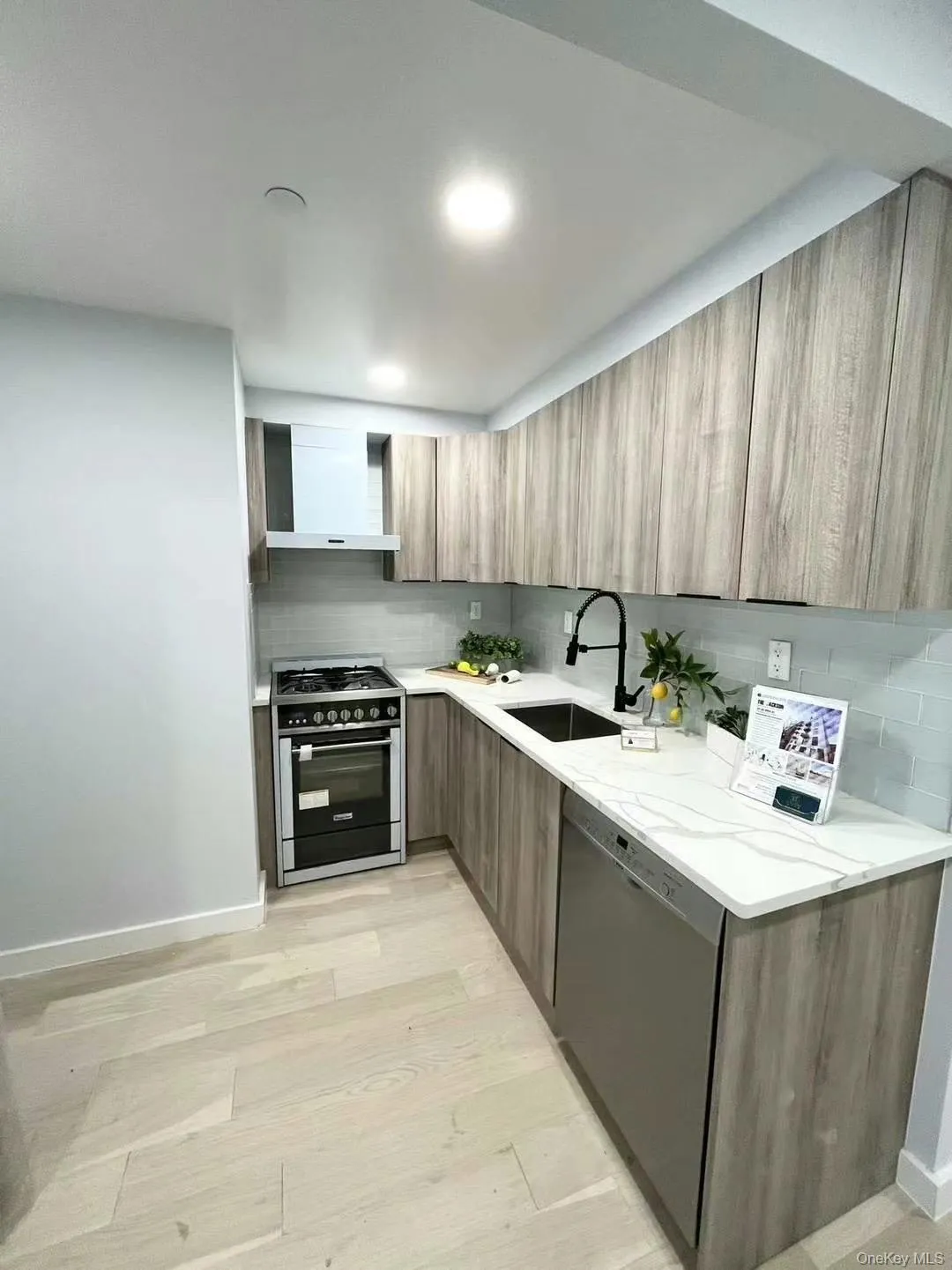 37-32 89th Street, New York, NY, 1 Bedroom Bedrooms, 3 Room Rooms,1 BathroomBathrooms,Residential Lease,For Rent,89th,0,1042577 37-32 89th Street, New York, NY, 1 Bedroom Bedrooms, 3 Room Rooms,1 BathroomBathrooms,Residential Lease,For Rent,89th,0,1042577