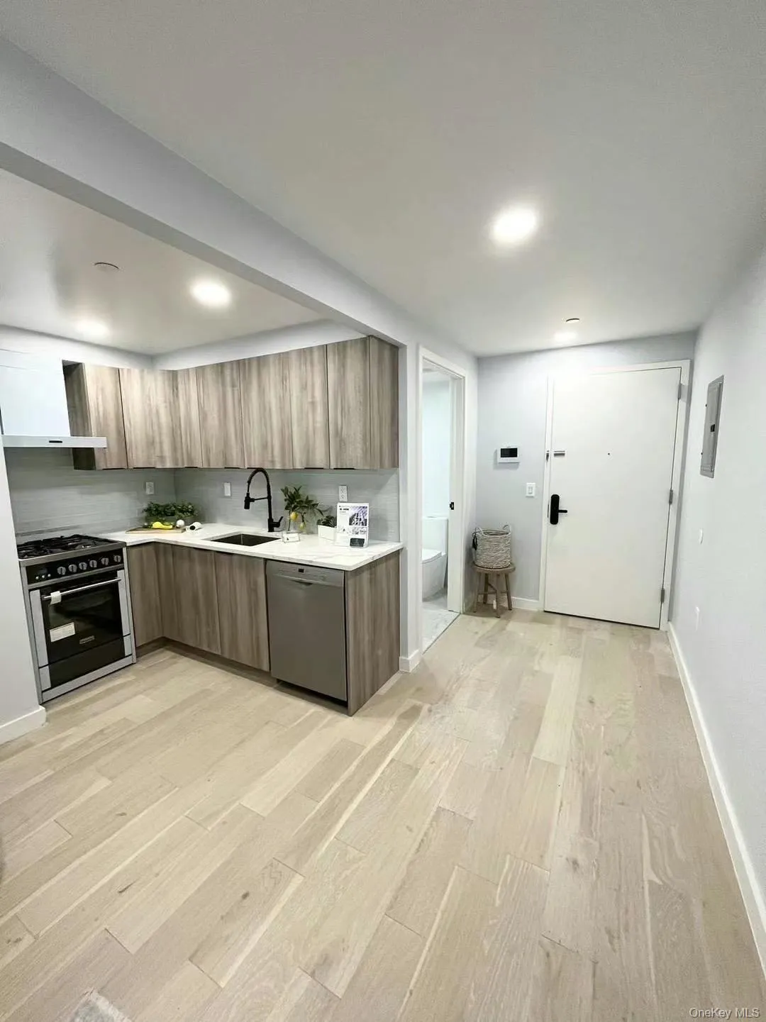 37-32 89th Street, New York, NY, 1 Bedroom Bedrooms, 3 Room Rooms,1 BathroomBathrooms,Residential Lease,For Rent,89th,0,1042577 37-32 89th Street, New York, NY, 1 Bedroom Bedrooms, 3 Room Rooms,1 BathroomBathrooms,Residential Lease,For Rent,89th,0,1042577