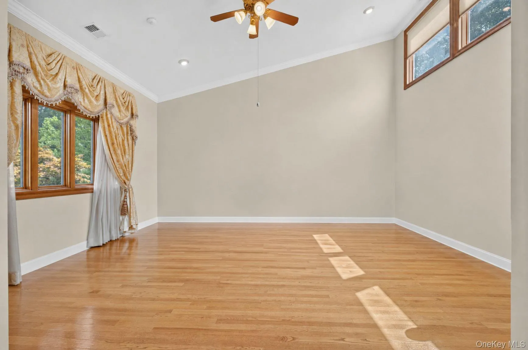 40 Bristol Drive, North Hempstead, NY, 5 Bedrooms Bedrooms, 10 Rooms Rooms,4 BathroomsBathrooms,Residential,For Rent,Bristol,0,1042580 40 Bristol Drive, North Hempstead, NY, 5 Bedrooms Bedrooms, 10 Rooms Rooms,4 BathroomsBathrooms,Residential,For Rent,Bristol,0,1042580