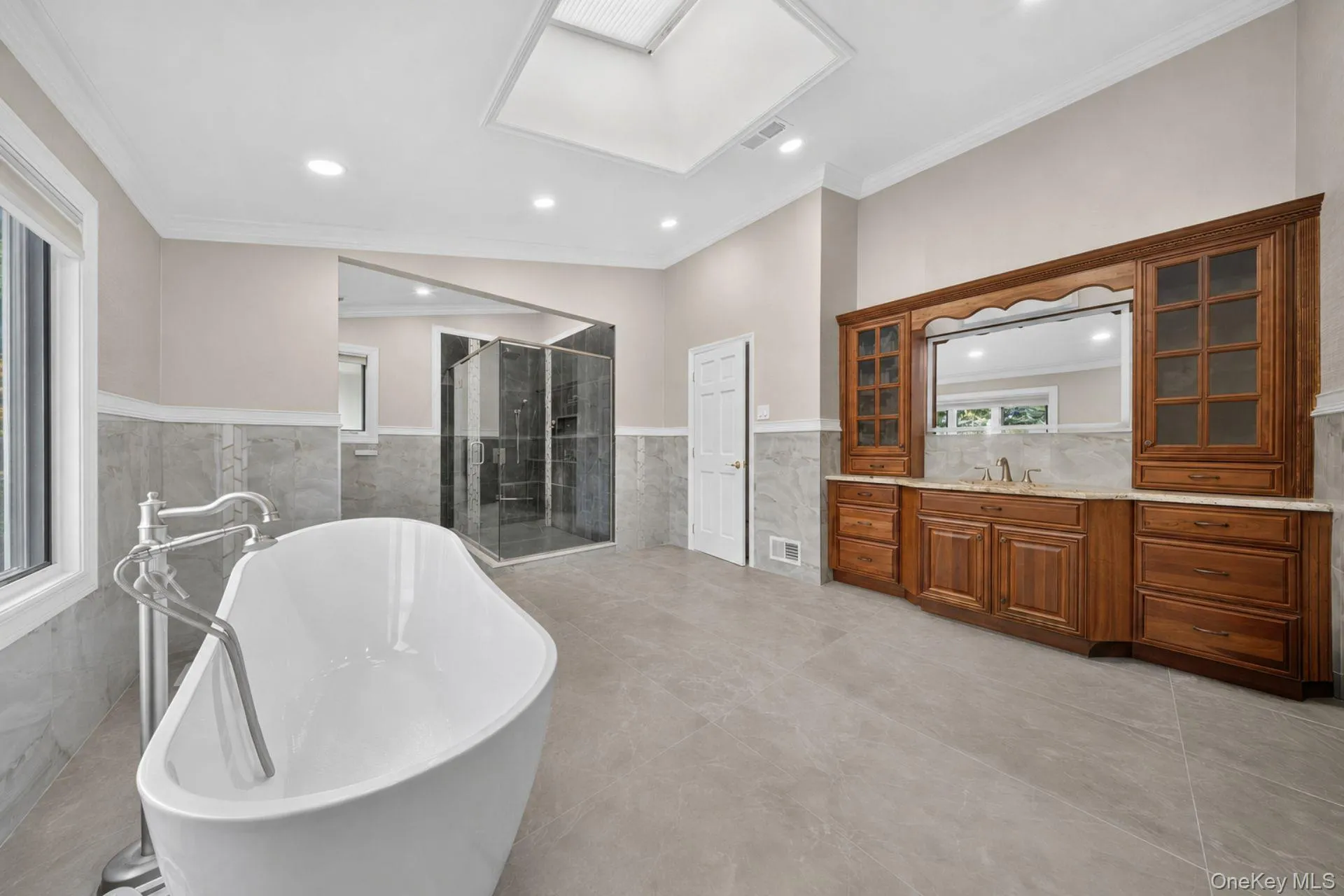 40 Bristol Drive, North Hempstead, NY, 5 Bedrooms Bedrooms, 10 Rooms Rooms,4 BathroomsBathrooms,Residential,For Rent,Bristol,0,1042580 40 Bristol Drive, North Hempstead, NY, 5 Bedrooms Bedrooms, 10 Rooms Rooms,4 BathroomsBathrooms,Residential,For Rent,Bristol,0,1042580