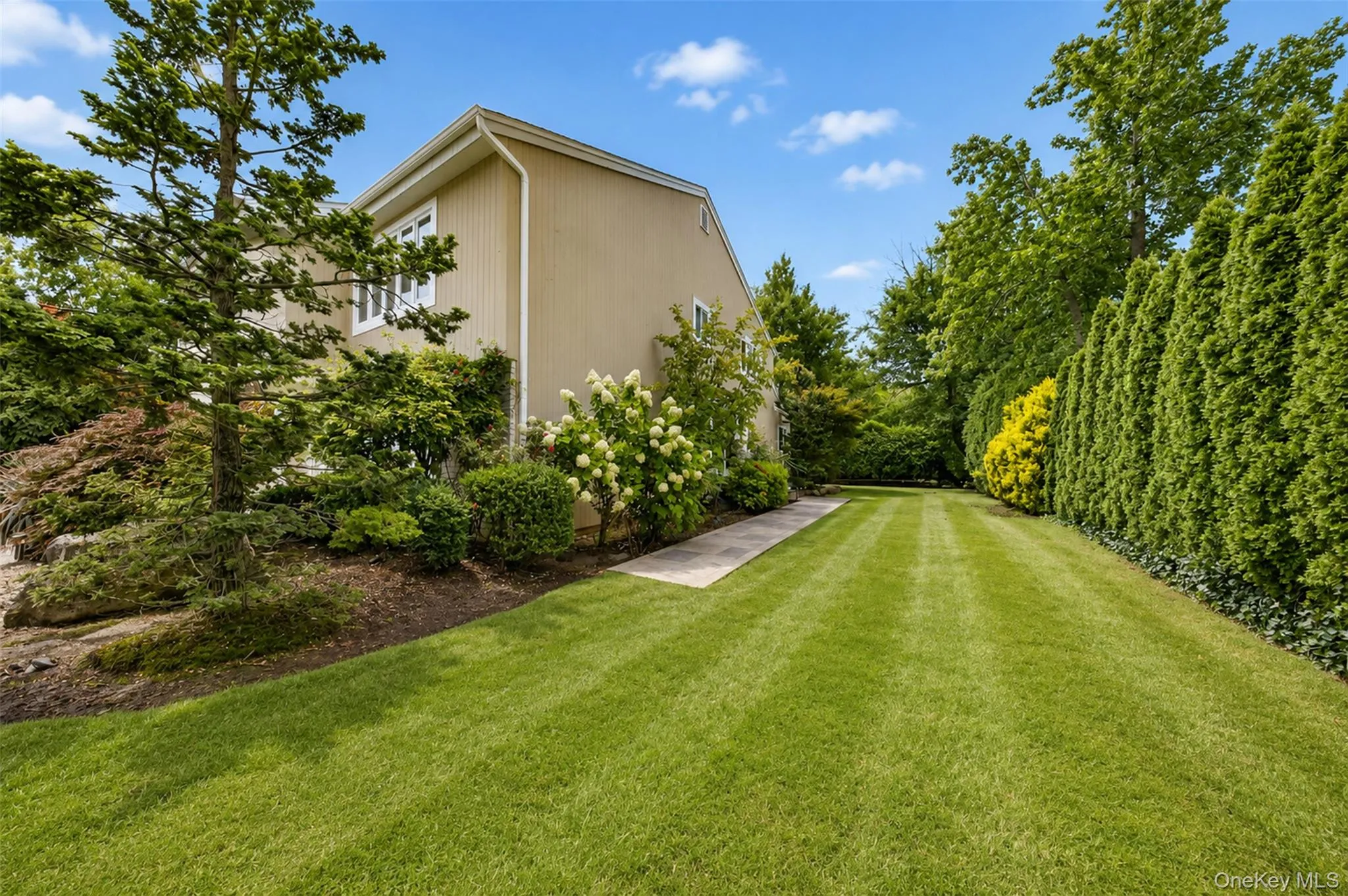 40 Bristol Drive, North Hempstead, NY, 5 Bedrooms Bedrooms, 10 Rooms Rooms,4 BathroomsBathrooms,Residential,For Rent,Bristol,0,1042580 40 Bristol Drive, North Hempstead, NY, 5 Bedrooms Bedrooms, 10 Rooms Rooms,4 BathroomsBathrooms,Residential,For Rent,Bristol,0,1042580