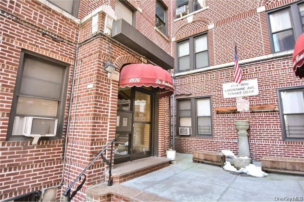 1976 Lafontaine Avenue, New York, NY, 3 Bedrooms Bedrooms, 5 Rooms Rooms,1 BathroomBathrooms,Residential,For Rent,Lafontaine,0,1042581 1976 Lafontaine Avenue, New York, NY, 3 Bedrooms Bedrooms, 5 Rooms Rooms,1 BathroomBathrooms,Residential,For Rent,Lafontaine,0,1042581