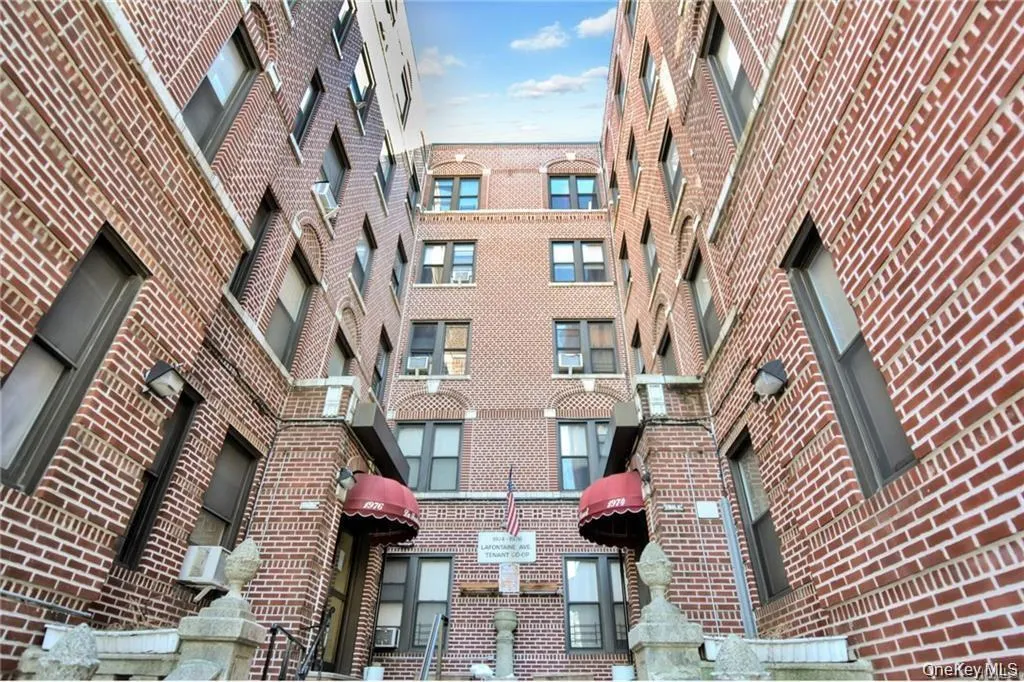 1976 Lafontaine Avenue, New York, NY, 3 Bedrooms Bedrooms, 5 Rooms Rooms,1 BathroomBathrooms,Residential,For Rent,Lafontaine,0,1042581 1976 Lafontaine Avenue, New York, NY, 3 Bedrooms Bedrooms, 5 Rooms Rooms,1 BathroomBathrooms,Residential,For Rent,Lafontaine,0,1042581
