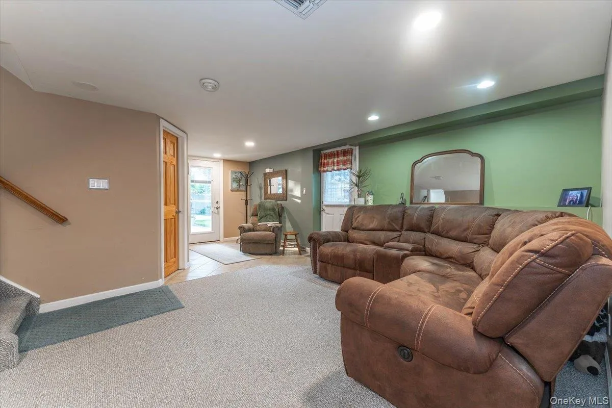 4 Brafmans Road, Hempstead, NY, 4 Bedrooms Bedrooms, 6 Rooms Rooms,2 BathroomsBathrooms,Residential,For Rent,Brafmans,0,1042591 4 Brafmans Road, Hempstead, NY, 4 Bedrooms Bedrooms, 6 Rooms Rooms,2 BathroomsBathrooms,Residential,For Rent,Brafmans,0,1042591