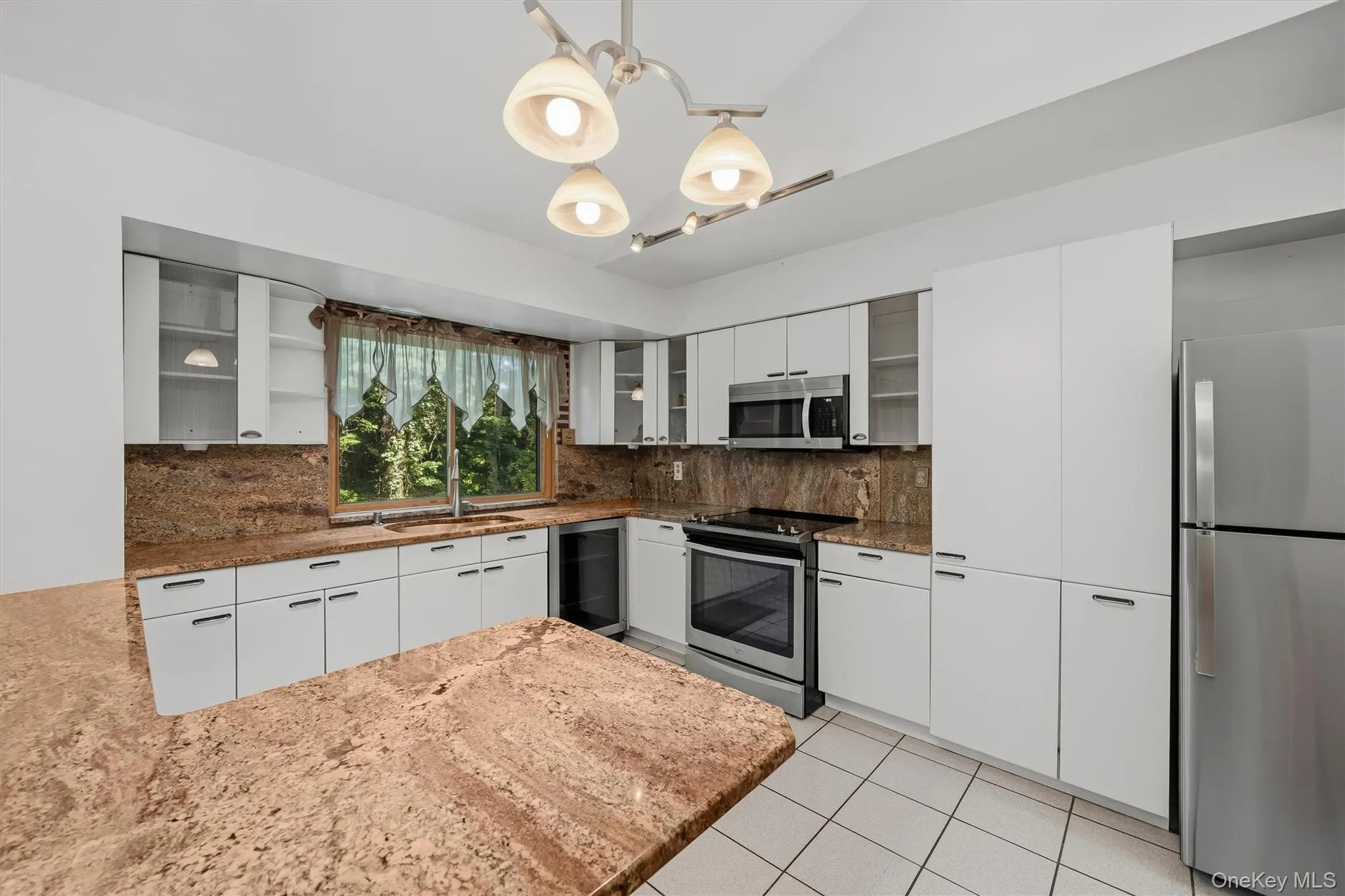383 Rt 32, Woodbury, NY, 3 Bedrooms Bedrooms, 7 Rooms Rooms,2 BathroomsBathrooms,Residential Lease,For Rent,Rt 32,0,1042593 383 Rt 32, Woodbury, NY, 3 Bedrooms Bedrooms, 7 Rooms Rooms,2 BathroomsBathrooms,Residential Lease,For Rent,Rt 32,0,1042593