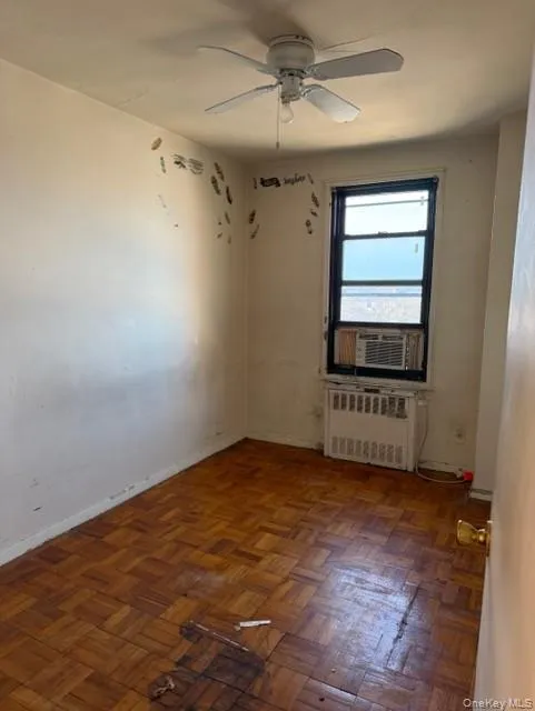 2nd Room off the kitchen Bedroom/Office/Den/ Dining room 2nd Room off the kitchen Bedroom/Office/Den/ Dining room