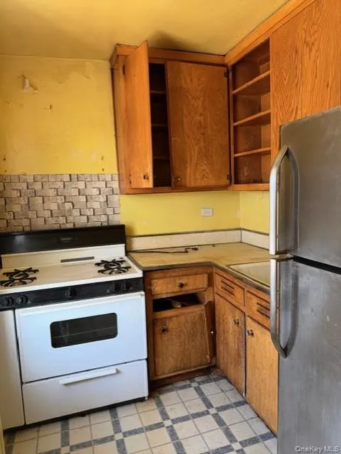 Stove, Refrigerator AS IS condition. Stove, Refrigerator AS IS condition.