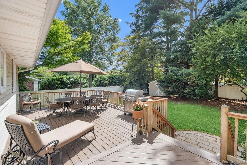 27 Delaware Avenue, Oyster Bay, NY, 5 Bedrooms Bedrooms, 9 Rooms Rooms,3 BathroomsBathrooms,Residential,For Rent,Delaware,0,1042605 27 Delaware Avenue, Oyster Bay, NY, 5 Bedrooms Bedrooms, 9 Rooms Rooms,3 BathroomsBathrooms,Residential,For Rent,Delaware,0,1042605