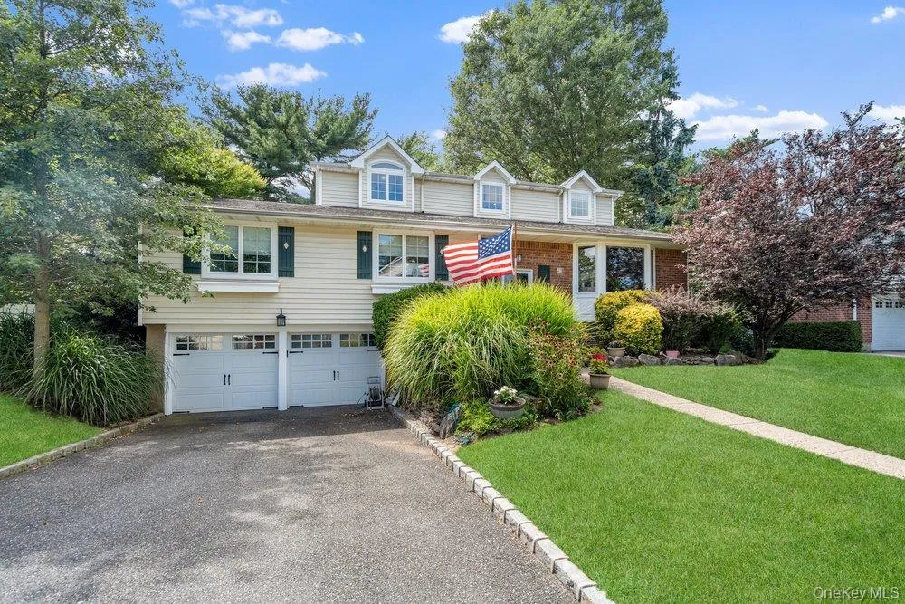 27 Delaware Avenue, Oyster Bay, NY, 5 Bedrooms Bedrooms, 9 Rooms Rooms,3 BathroomsBathrooms,Residential,For Rent,Delaware,0,1042605 27 Delaware Avenue, Oyster Bay, NY, 5 Bedrooms Bedrooms, 9 Rooms Rooms,3 BathroomsBathrooms,Residential,For Rent,Delaware,0,1042605