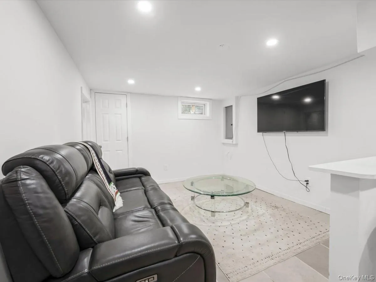 596 Terrace Place, Hempstead, NY, 6 Bedrooms Bedrooms, 9 Rooms Rooms,3 BathroomsBathrooms,Residential,For Rent,Terrace,0,1042629 596 Terrace Place, Hempstead, NY, 6 Bedrooms Bedrooms, 9 Rooms Rooms,3 BathroomsBathrooms,Residential,For Rent,Terrace,0,1042629