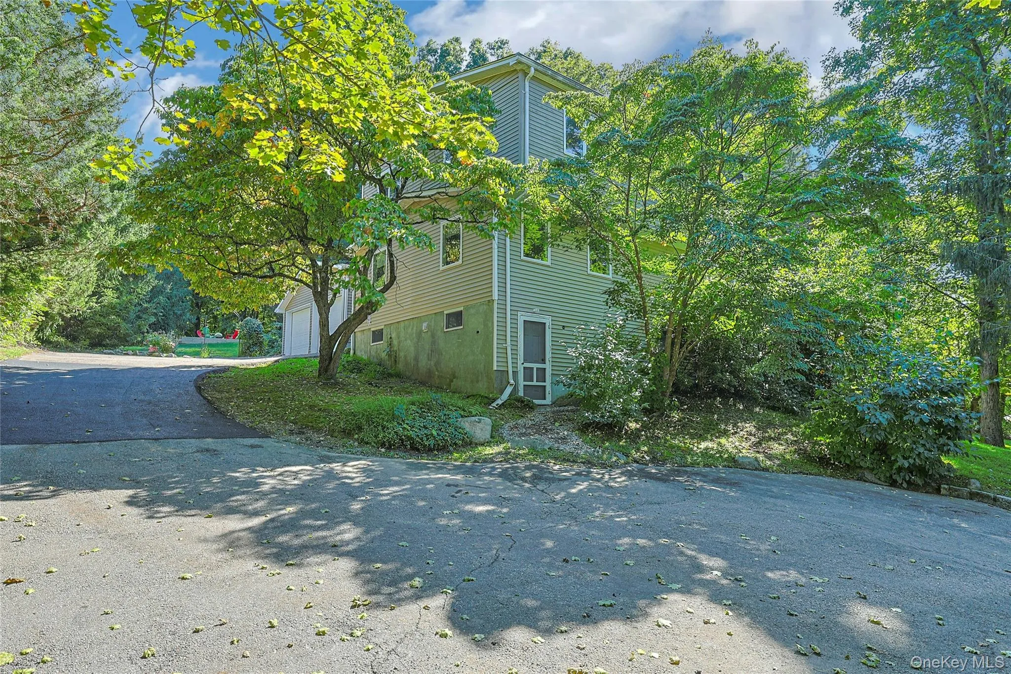 Additional parking in front of the home offers added convenience for residents and guests. Additional parking in front of the home offers added convenience for residents and guests.