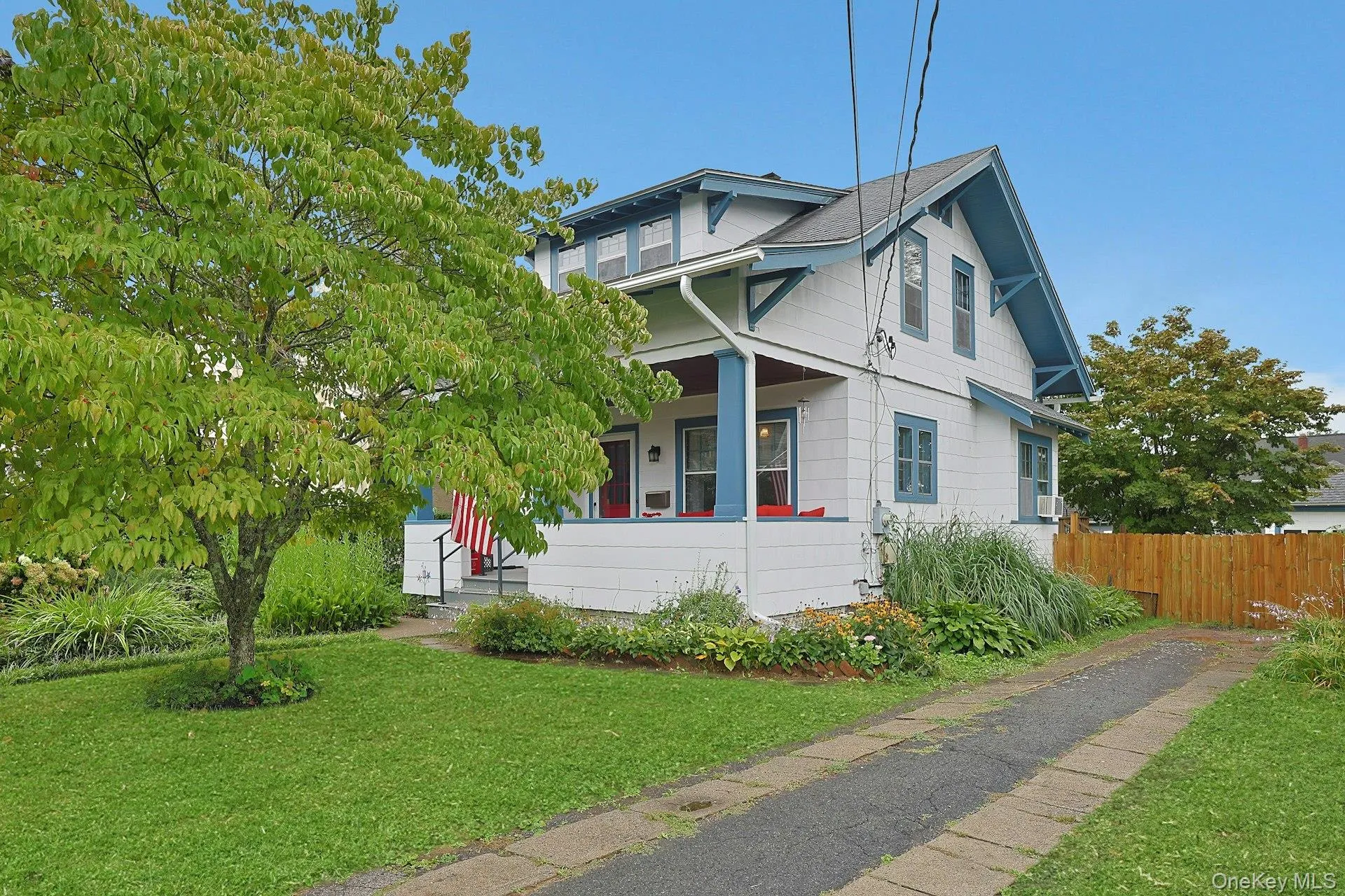 Generous driveway offers ample space for guest parking. Generous driveway offers ample space for guest parking.