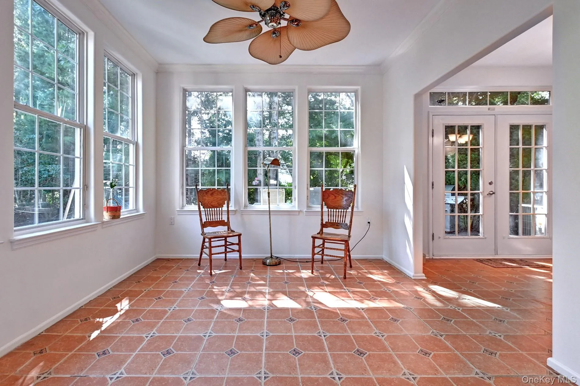 Large greenery room Large greenery room