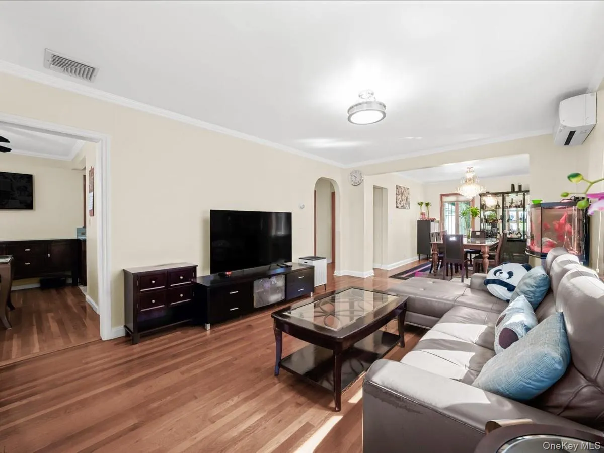 7307 185th Street, New York, NY, 4 Bedrooms Bedrooms, 10 Rooms Rooms,4 BathroomsBathrooms,Residential,For Rent,185th,0,1042651 7307 185th Street, New York, NY, 4 Bedrooms Bedrooms, 10 Rooms Rooms,4 BathroomsBathrooms,Residential,For Rent,185th,0,1042651