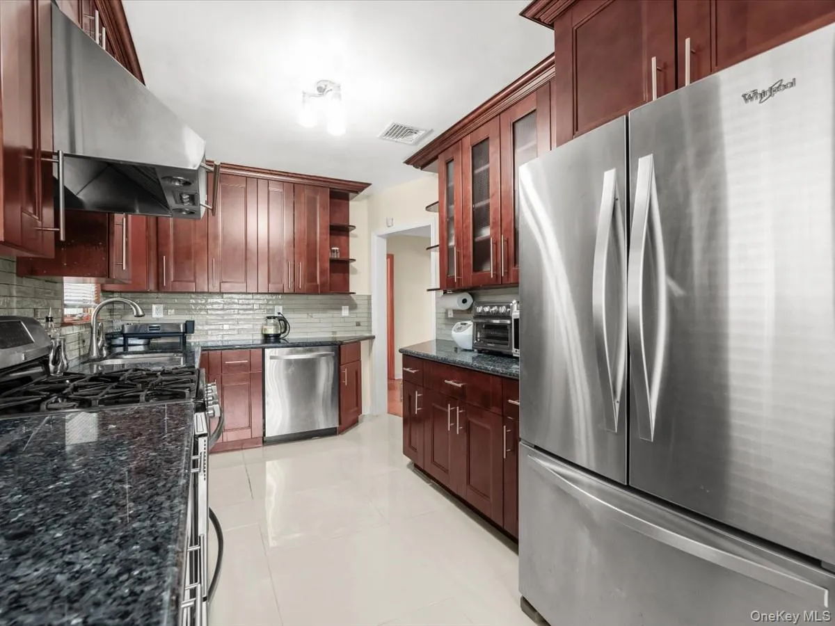 7307 185th Street, New York, NY, 4 Bedrooms Bedrooms, 10 Rooms Rooms,4 BathroomsBathrooms,Residential,For Rent,185th,0,1042651 7307 185th Street, New York, NY, 4 Bedrooms Bedrooms, 10 Rooms Rooms,4 BathroomsBathrooms,Residential,For Rent,185th,0,1042651