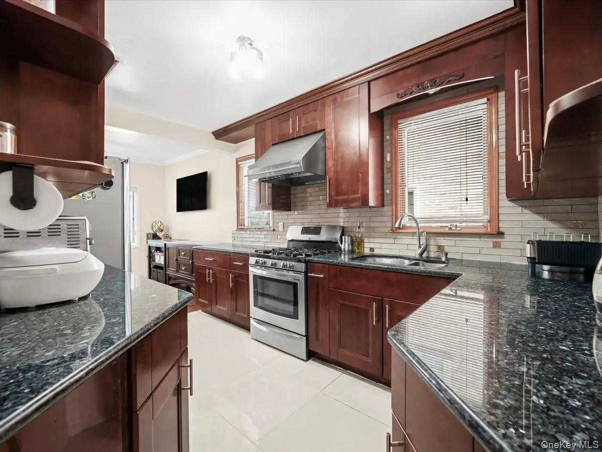 7307 185th Street, New York, NY, 4 Bedrooms Bedrooms, 10 Rooms Rooms,4 BathroomsBathrooms,Residential,For Rent,185th,0,1042651 7307 185th Street, New York, NY, 4 Bedrooms Bedrooms, 10 Rooms Rooms,4 BathroomsBathrooms,Residential,For Rent,185th,0,1042651