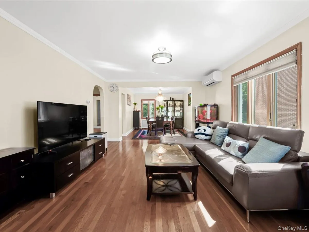 7307 185th Street, New York, NY, 4 Bedrooms Bedrooms, 10 Rooms Rooms,4 BathroomsBathrooms,Residential,For Rent,185th,0,1042651 7307 185th Street, New York, NY, 4 Bedrooms Bedrooms, 10 Rooms Rooms,4 BathroomsBathrooms,Residential,For Rent,185th,0,1042651