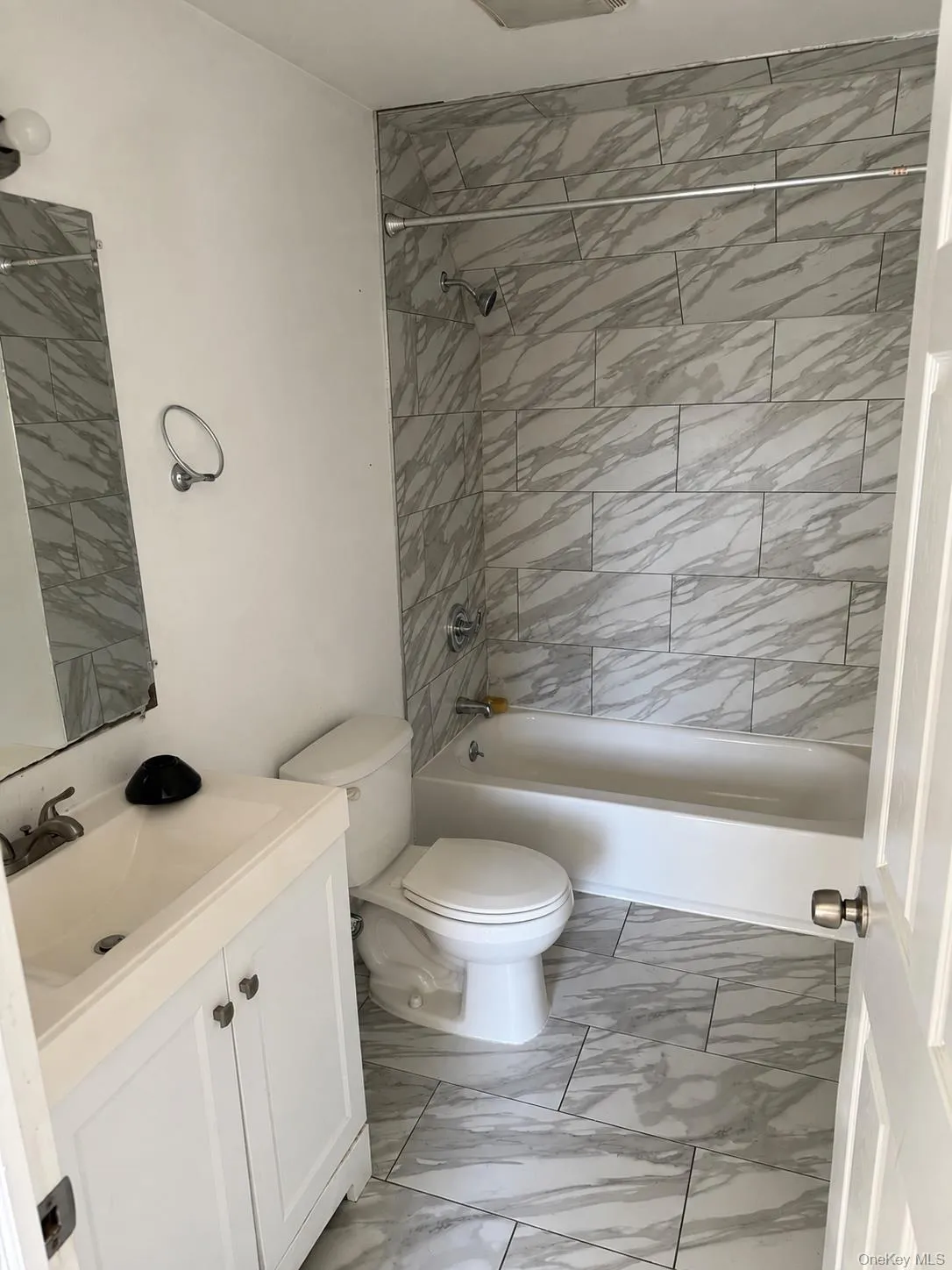 1337 Ellison Avenue, New York, NY, 4 Bedroom Bedrooms, 7 Room Rooms,2 BathroomBathrooms,Residential Lease,For Rent,Ellison,0,1042657 1337 Ellison Avenue, New York, NY, 4 Bedroom Bedrooms, 7 Room Rooms,2 BathroomBathrooms,Residential Lease,For Rent,Ellison,0,1042657
