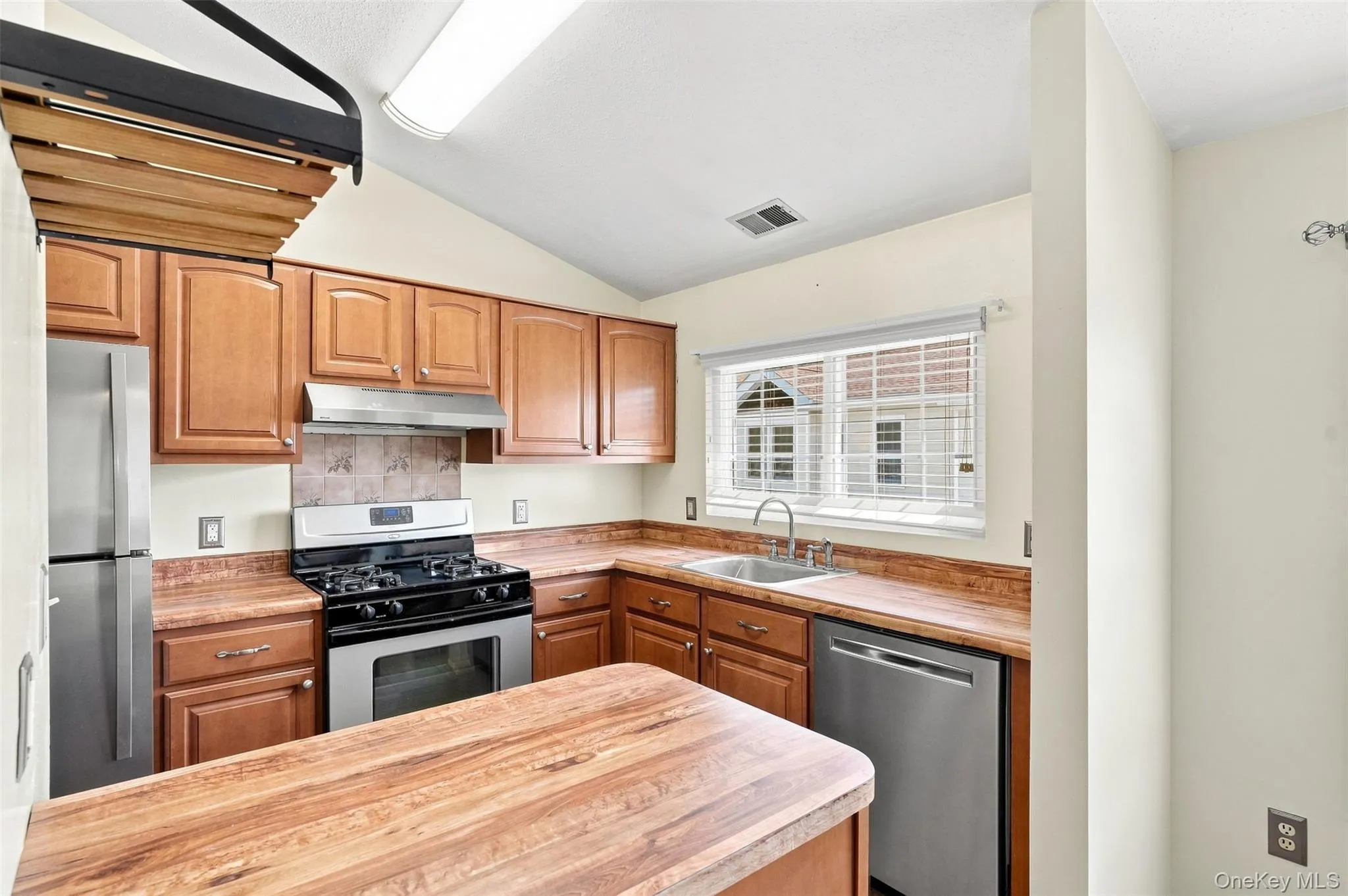 2124 Whispering Hills, Chester Town, NY, 2 Bedrooms Bedrooms, 6 Rooms Rooms,1 BathroomBathrooms,Residential,For Rent,Whispering,0,1042658 2124 Whispering Hills, Chester Town, NY, 2 Bedrooms Bedrooms, 6 Rooms Rooms,1 BathroomBathrooms,Residential,For Rent,Whispering,0,1042658