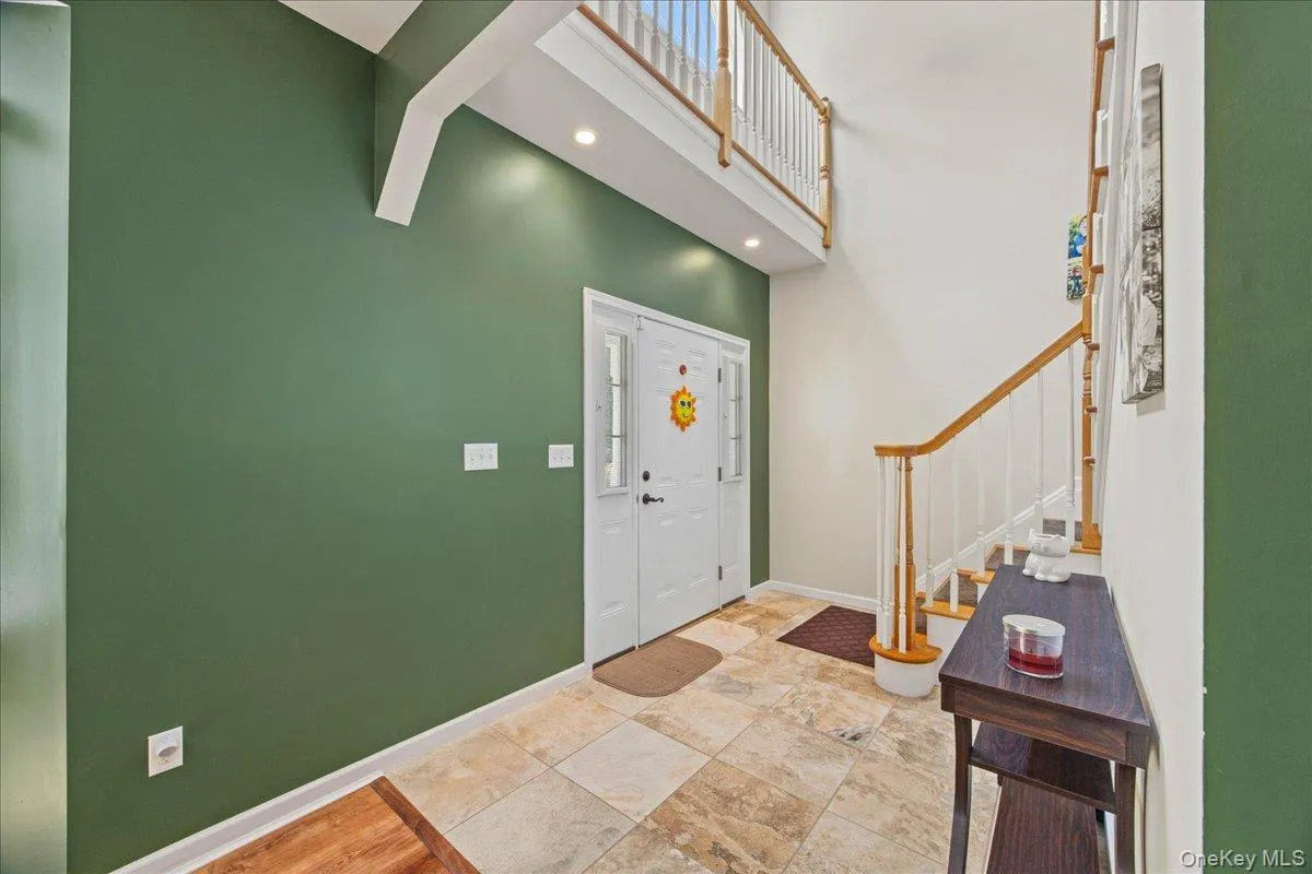 Soaring two story main entry. Soaring two story main entry.