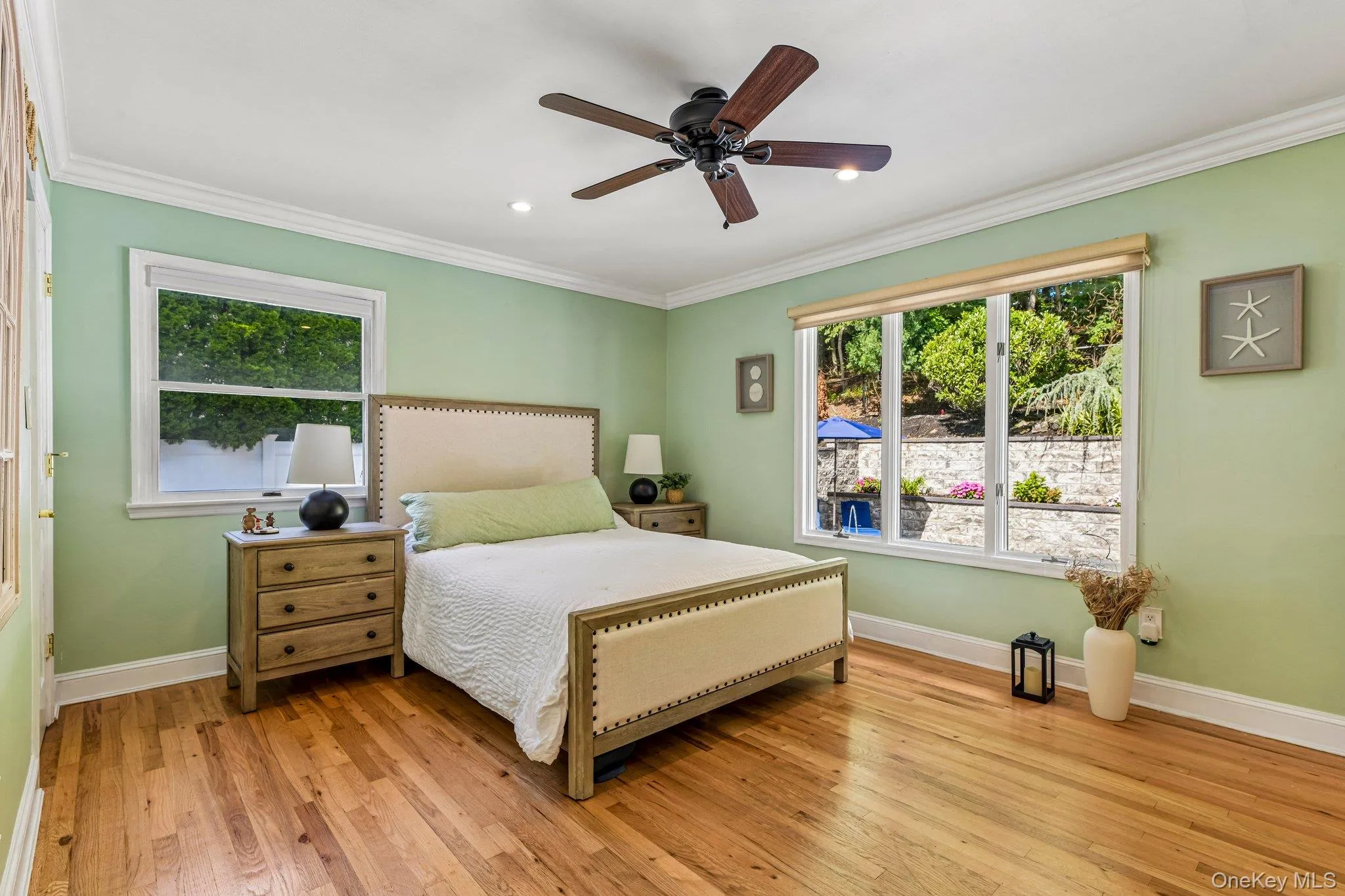 Primary bedroom ensuite w/walk-in closet plus additional single closet too! Primary bedroom ensuite w/walk-in closet plus additional single closet too!