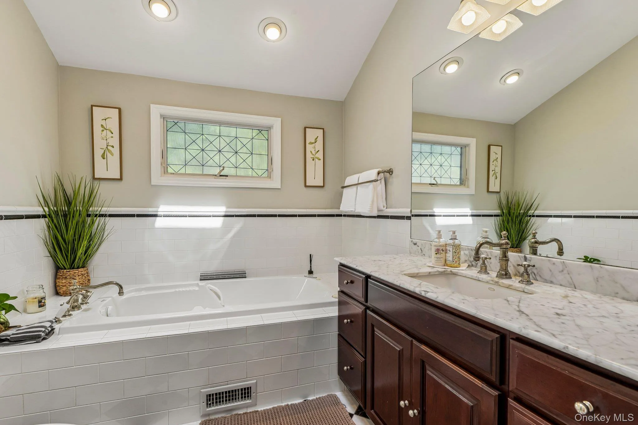 Spa like hall bathroom w/whirlpool tub Spa like hall bathroom w/whirlpool tub