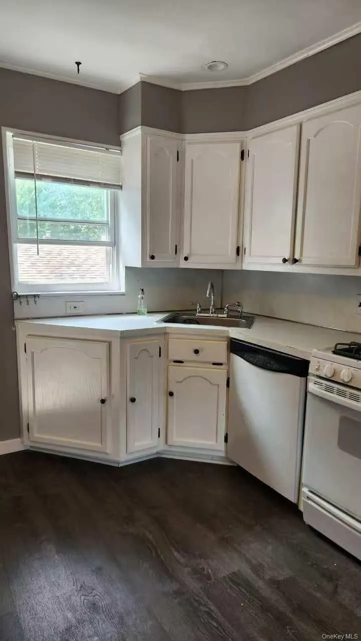 18-08 Murray St 2fl, New York, NY, 4 Bedroom Bedrooms, 5 Room Rooms,1 BathroomBathrooms,Residential Lease,For Rent,Murray St 2fl,0,1042692 18-08 Murray St 2fl, New York, NY, 4 Bedroom Bedrooms, 5 Room Rooms,1 BathroomBathrooms,Residential Lease,For Rent,Murray St 2fl,0,1042692