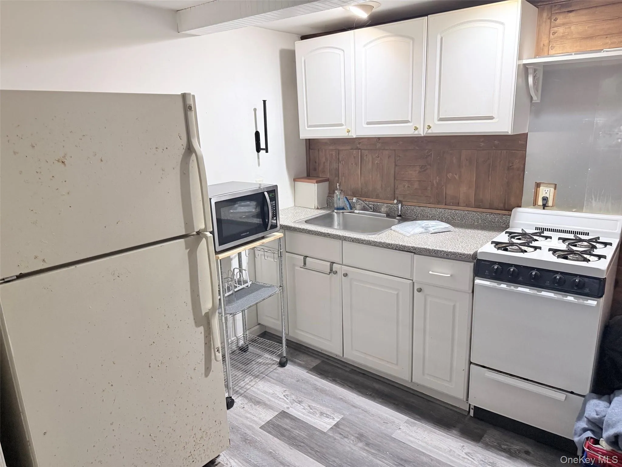110 Tudor Road, Brookhaven, NY, 4 Bedrooms Bedrooms, 8 Rooms Rooms,2 BathroomsBathrooms,Residential,For Rent,Tudor,0,1042696 110 Tudor Road, Brookhaven, NY, 4 Bedrooms Bedrooms, 8 Rooms Rooms,2 BathroomsBathrooms,Residential,For Rent,Tudor,0,1042696