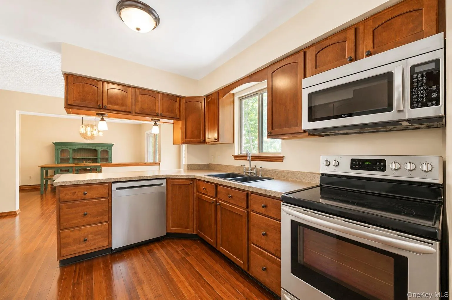 21 Hope Court, Brookhaven, NY, 5 Bedrooms Bedrooms, 8 Rooms Rooms,1 BathroomBathrooms,Residential,For Rent,Hope,0,1042717 21 Hope Court, Brookhaven, NY, 5 Bedrooms Bedrooms, 8 Rooms Rooms,1 BathroomBathrooms,Residential,For Rent,Hope,0,1042717