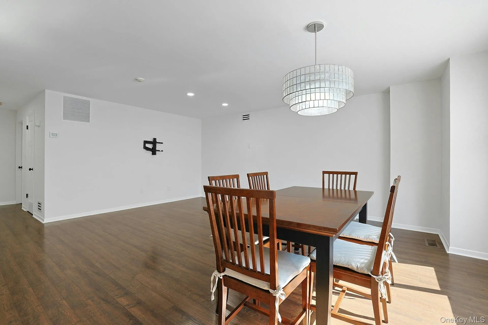 13 James Court, Clarkstown, NY, 1 Bedroom Bedrooms, 4 Rooms Rooms,1 BathroomBathrooms,Residential,For Rent,James,0,1042718 13 James Court, Clarkstown, NY, 1 Bedroom Bedrooms, 4 Rooms Rooms,1 BathroomBathrooms,Residential,For Rent,James,0,1042718