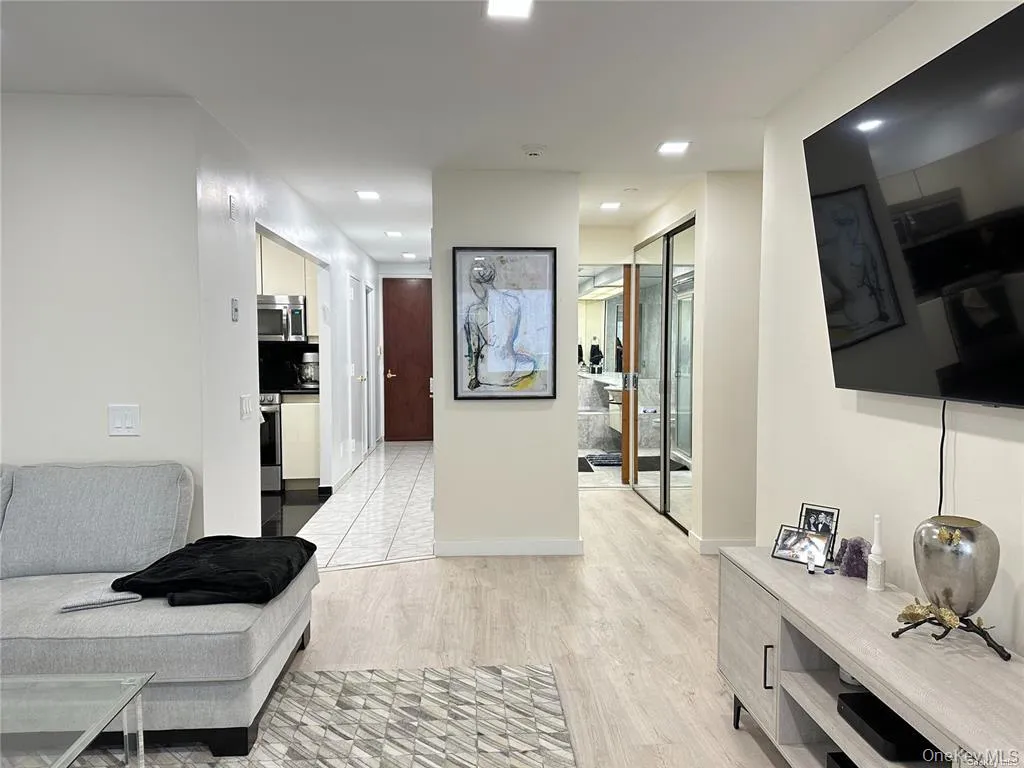 100 Great Neck Road, North Hempstead, NY, 1 Bedroom Bedrooms, 3 Rooms Rooms,1 BathroomBathrooms,Residential,For Rent,Great Neck,0,1042722 100 Great Neck Road, North Hempstead, NY, 1 Bedroom Bedrooms, 3 Rooms Rooms,1 BathroomBathrooms,Residential,For Rent,Great Neck,0,1042722