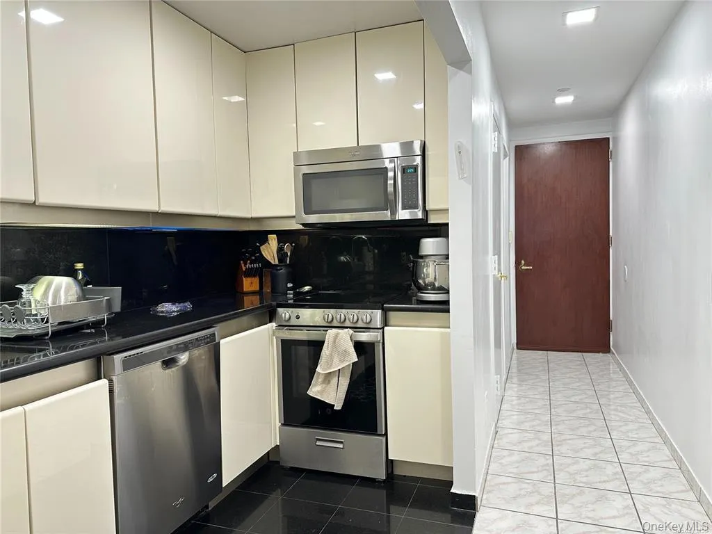 100 Great Neck Road, North Hempstead, NY, 1 Bedroom Bedrooms, 3 Rooms Rooms,1 BathroomBathrooms,Residential,For Rent,Great Neck,0,1042722 100 Great Neck Road, North Hempstead, NY, 1 Bedroom Bedrooms, 3 Rooms Rooms,1 BathroomBathrooms,Residential,For Rent,Great Neck,0,1042722