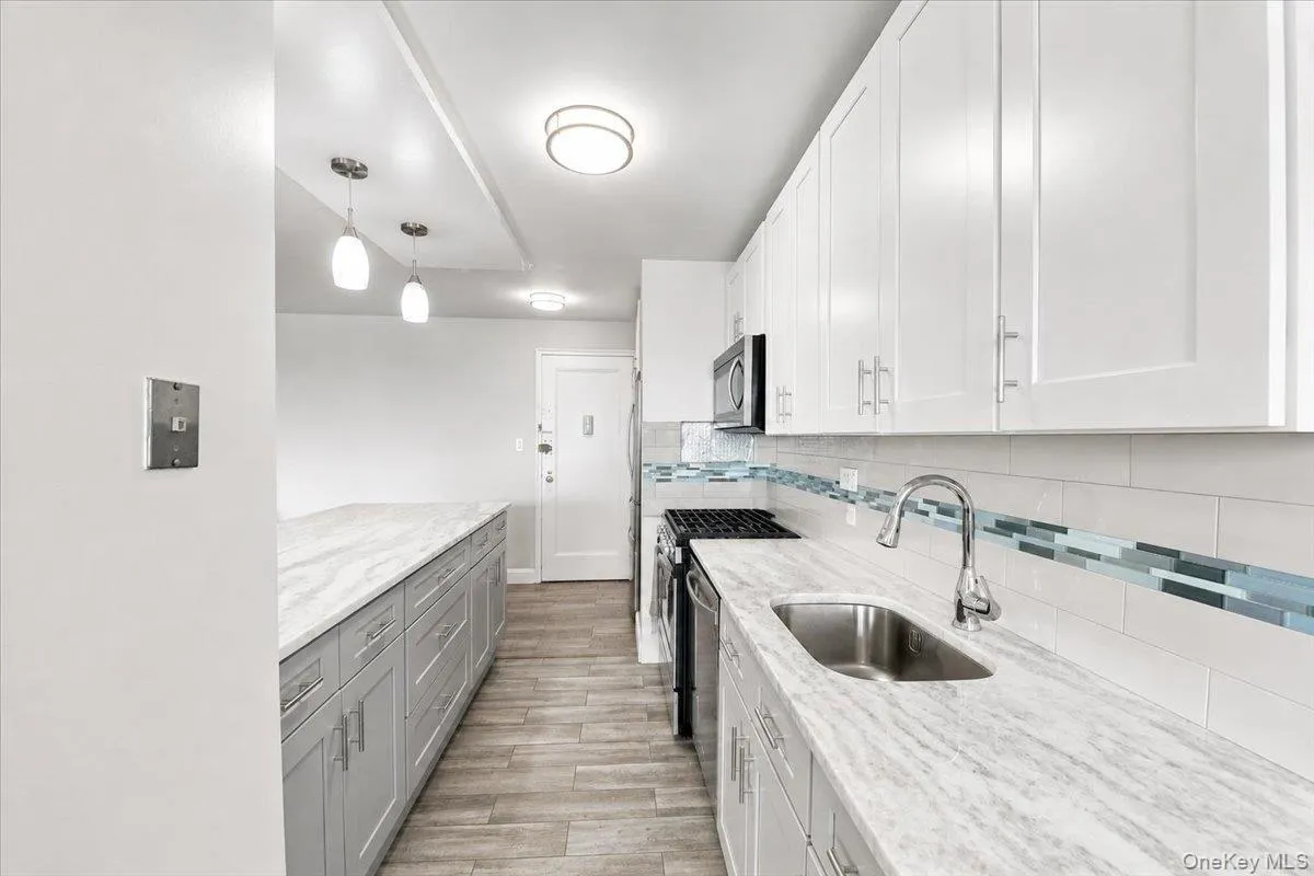 4525 Henry Hudson Parkway, New York, NY, 2 Bedrooms Bedrooms, 3 Rooms Rooms,1 BathroomBathrooms,Residential,For Rent,Henry Hudson,0,1042723 4525 Henry Hudson Parkway, New York, NY, 2 Bedrooms Bedrooms, 3 Rooms Rooms,1 BathroomBathrooms,Residential,For Rent,Henry Hudson,0,1042723