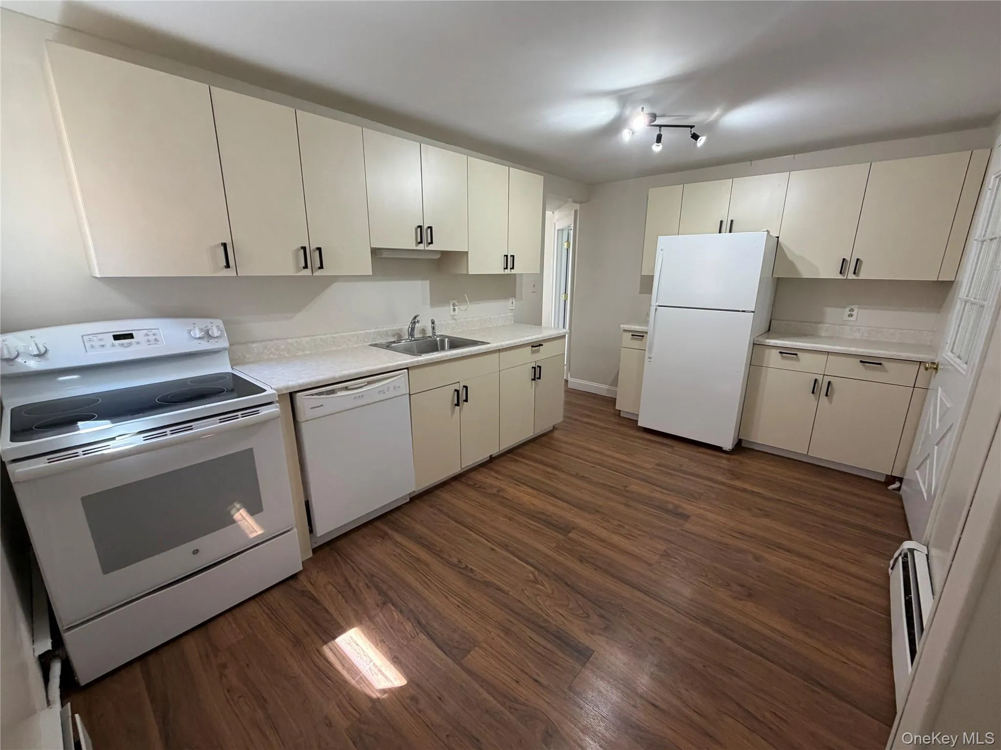 29 Delano Street, Poughkeepsie, NY, 3 Bedroom Bedrooms, 6 Room Rooms,1 BathroomBathrooms,Residential Lease,For Rent,Delano,0,1042724 29 Delano Street, Poughkeepsie, NY, 3 Bedroom Bedrooms, 6 Room Rooms,1 BathroomBathrooms,Residential Lease,For Rent,Delano,0,1042724