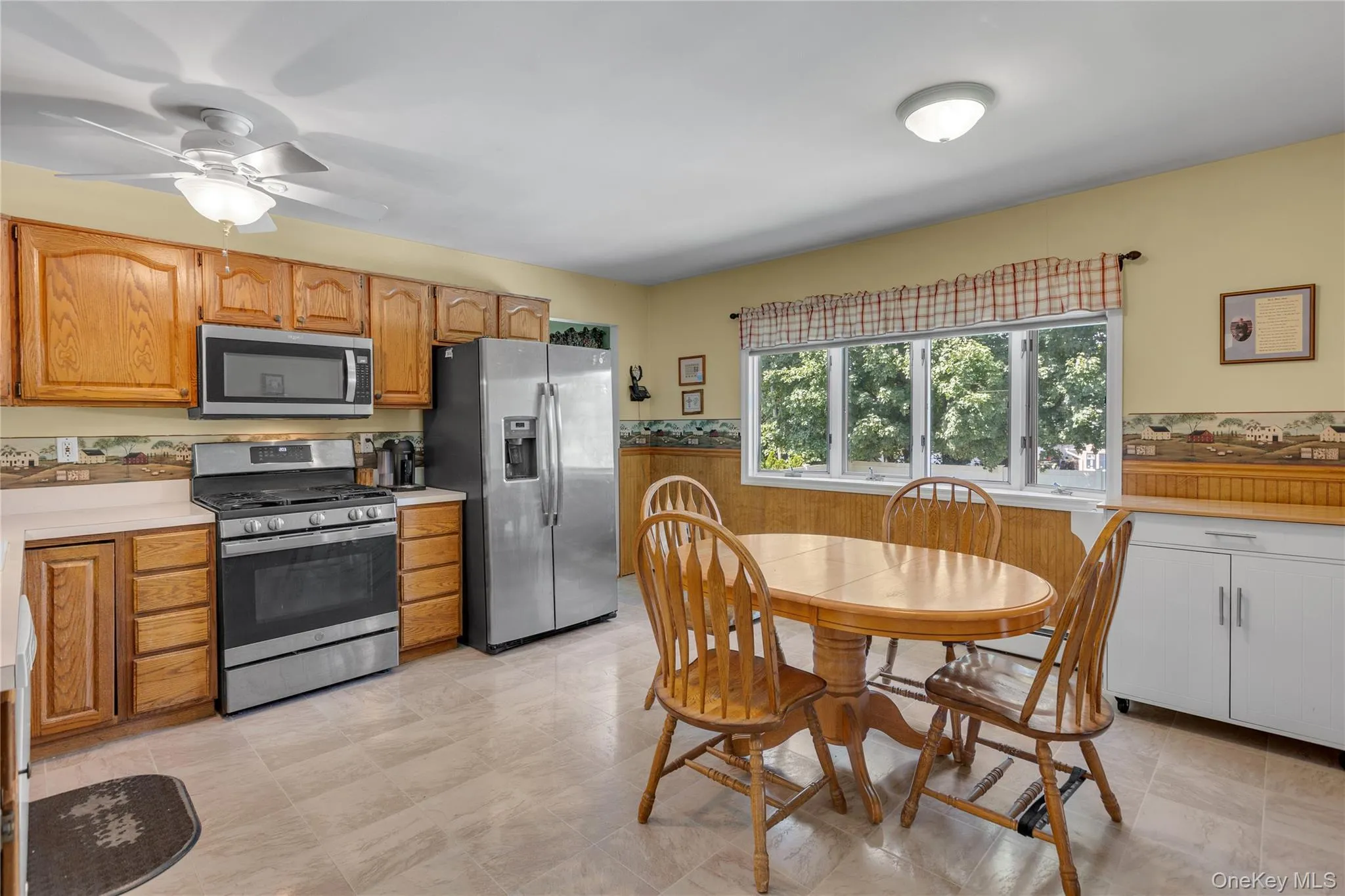 23 Dale Lane, Smithtown, NY, 4 Bedrooms Bedrooms, 10 Rooms Rooms,3 BathroomsBathrooms,Residential,For Rent,Dale,0,1042725 23 Dale Lane, Smithtown, NY, 4 Bedrooms Bedrooms, 10 Rooms Rooms,3 BathroomsBathrooms,Residential,For Rent,Dale,0,1042725