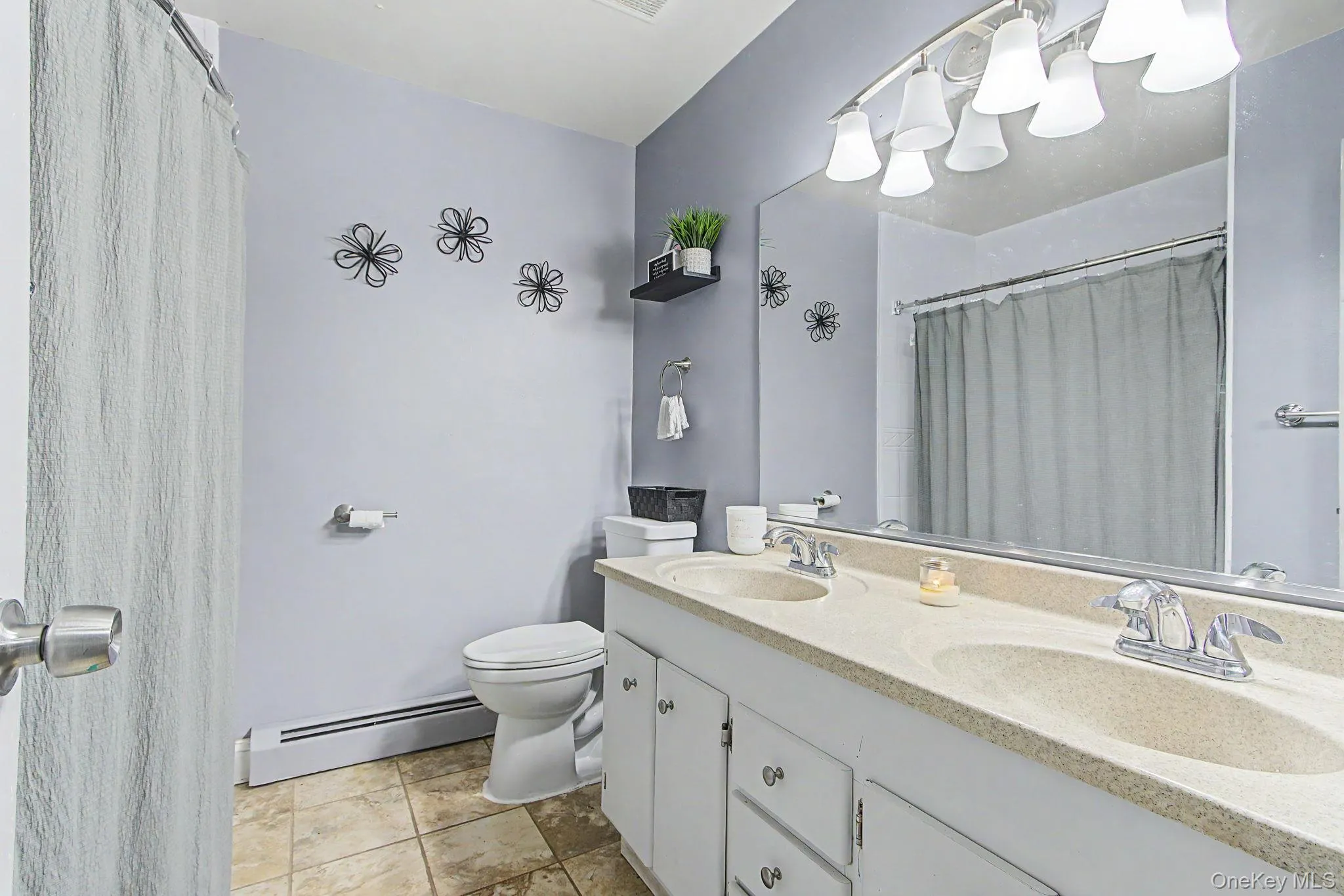 Main Bathroom Main Bathroom