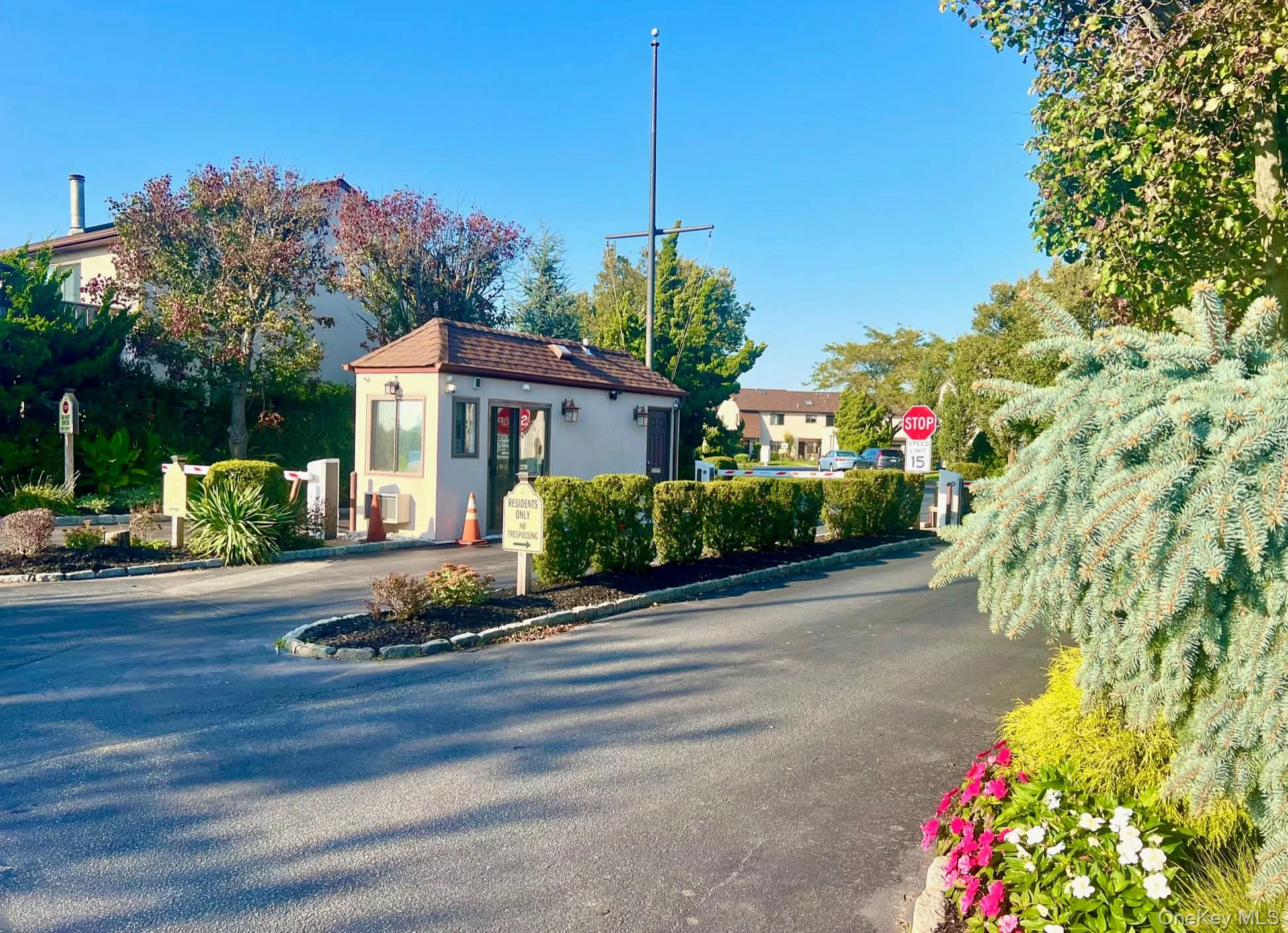 Lovely Anchorage Entry w/24 hr security Lovely Anchorage Entry w/24 hr security