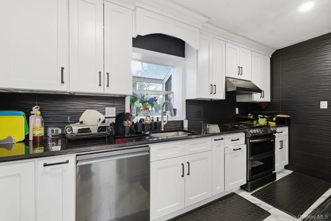 47 Sperry Court, North Hempstead, NY, 4 Bedrooms Bedrooms, 8 Rooms Rooms,2 BathroomsBathrooms,Residential,For Rent,Sperry,0,1042745 47 Sperry Court, North Hempstead, NY, 4 Bedrooms Bedrooms, 8 Rooms Rooms,2 BathroomsBathrooms,Residential,For Rent,Sperry,0,1042745