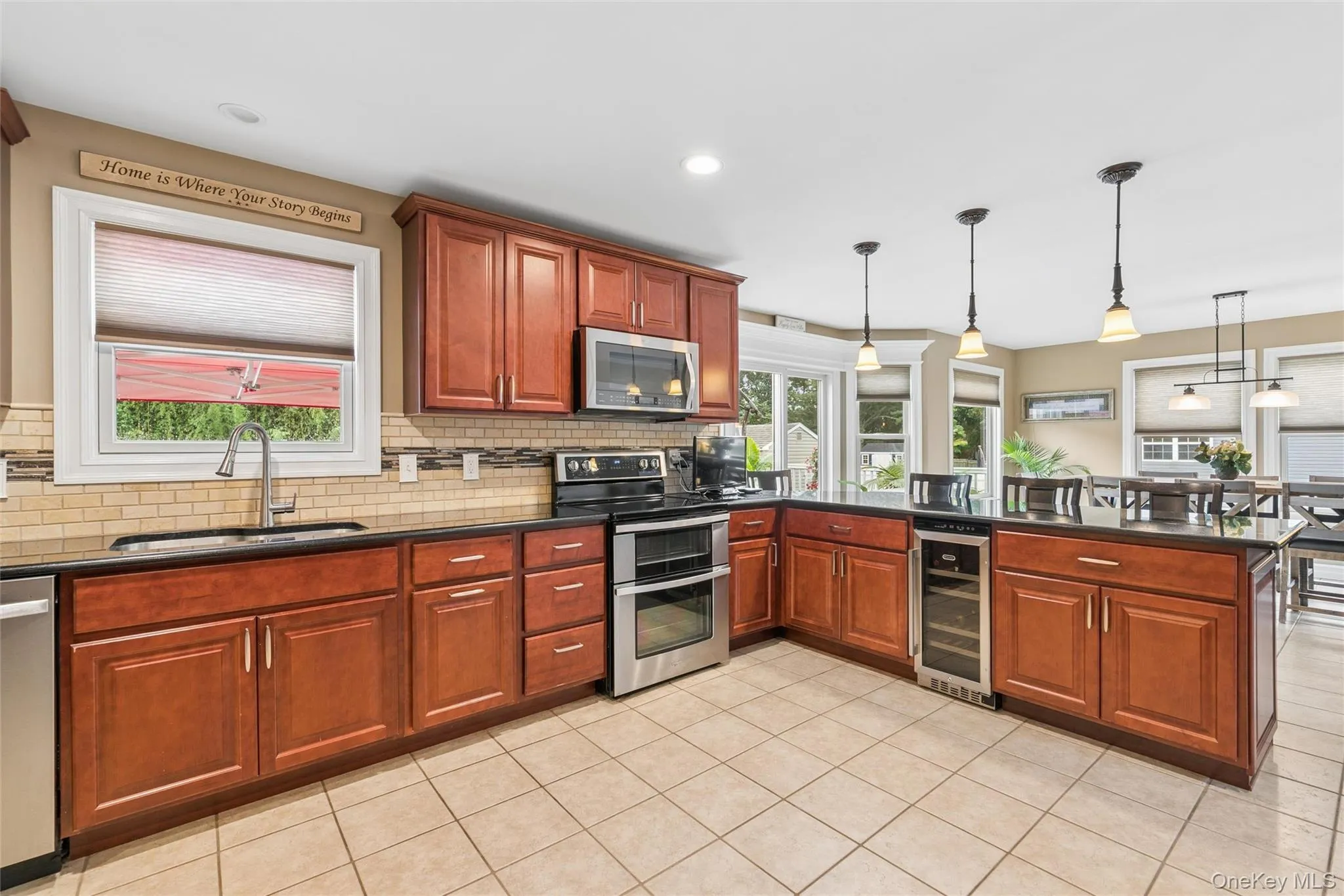 Huge Kitchen with Island Huge Kitchen with Island
