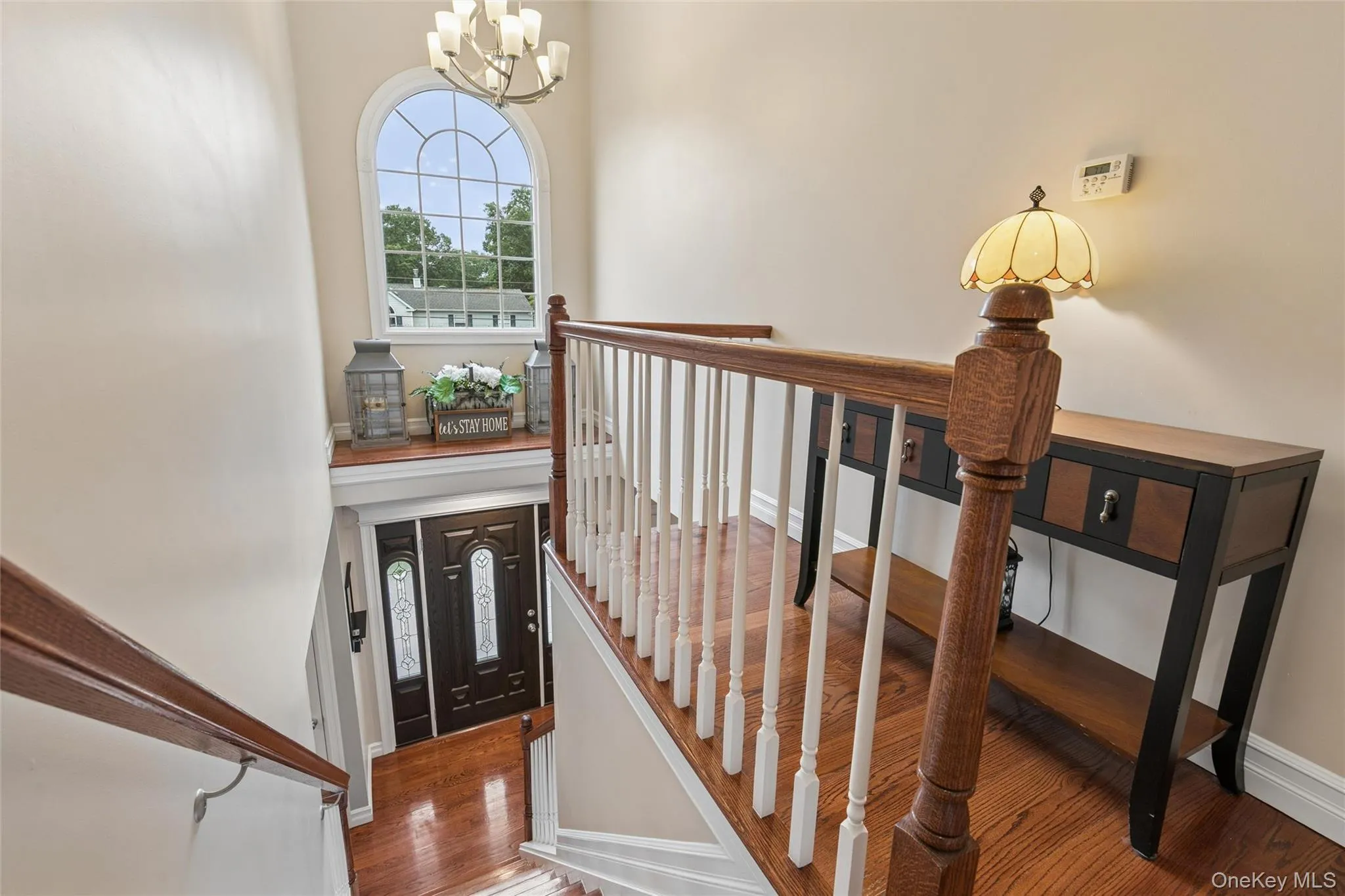 2 Story Foyer with Landing, Accented with Paladium Window 2 Story Foyer with Landing, Accented with Paladium Window