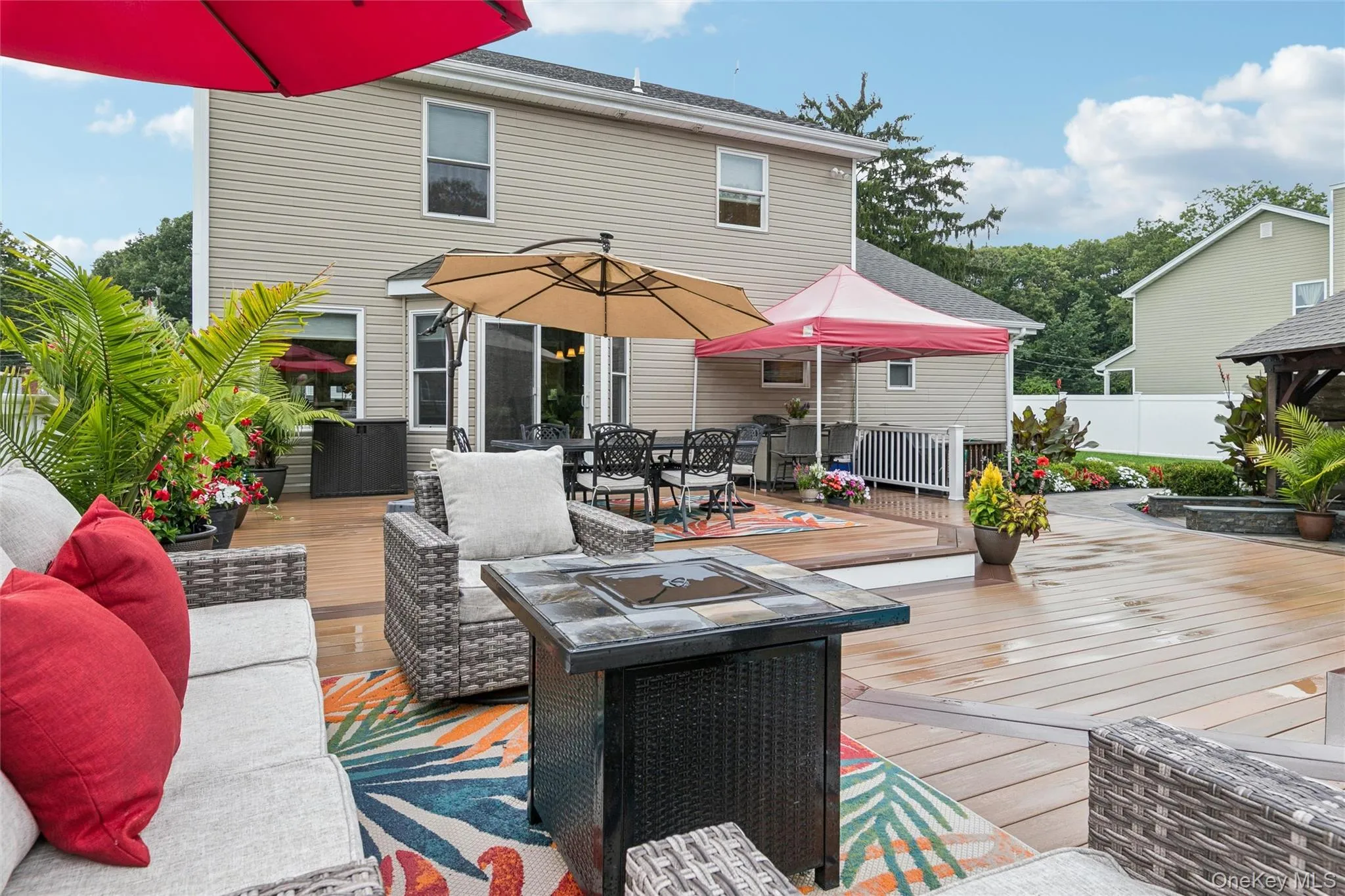 Generously Sized Fiberon Deck Enhances Outdoor Living Generously Sized Fiberon Deck Enhances Outdoor Living