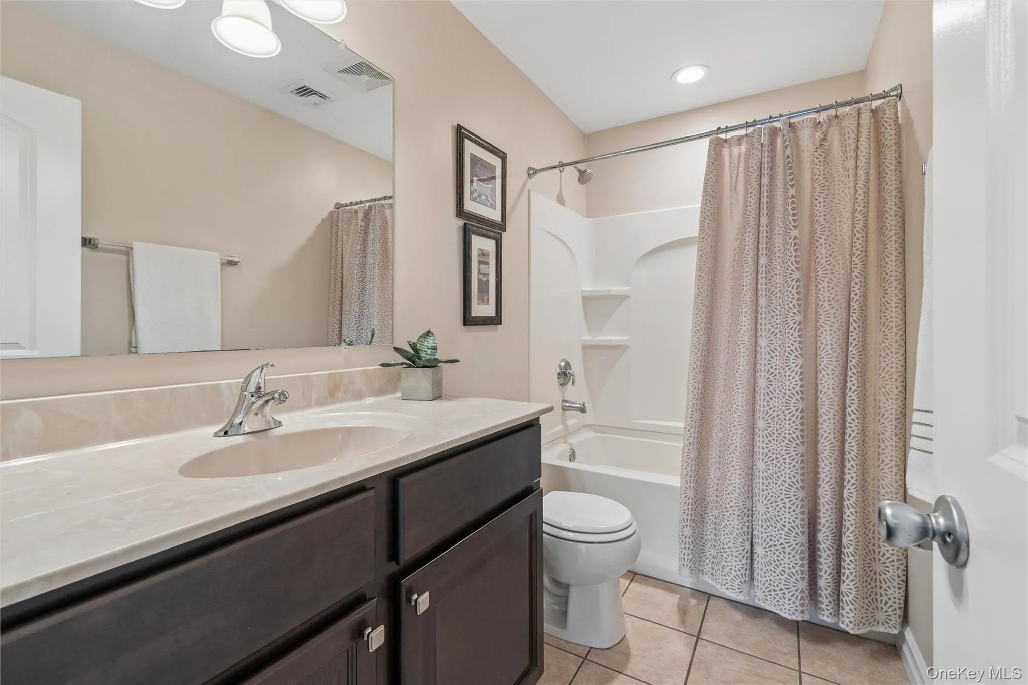 Full Bath Full Bath